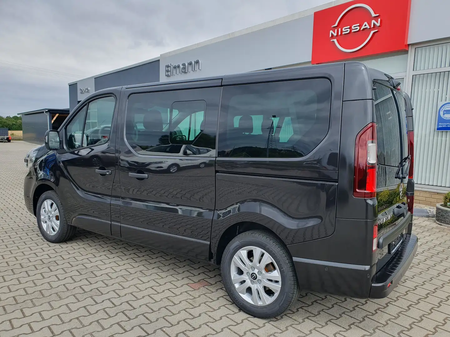 Nissan Primastar L1H1 2,8 dCi 150 (8-Si.) Tekna, Navi, Design, DAB+ Grijs - 2