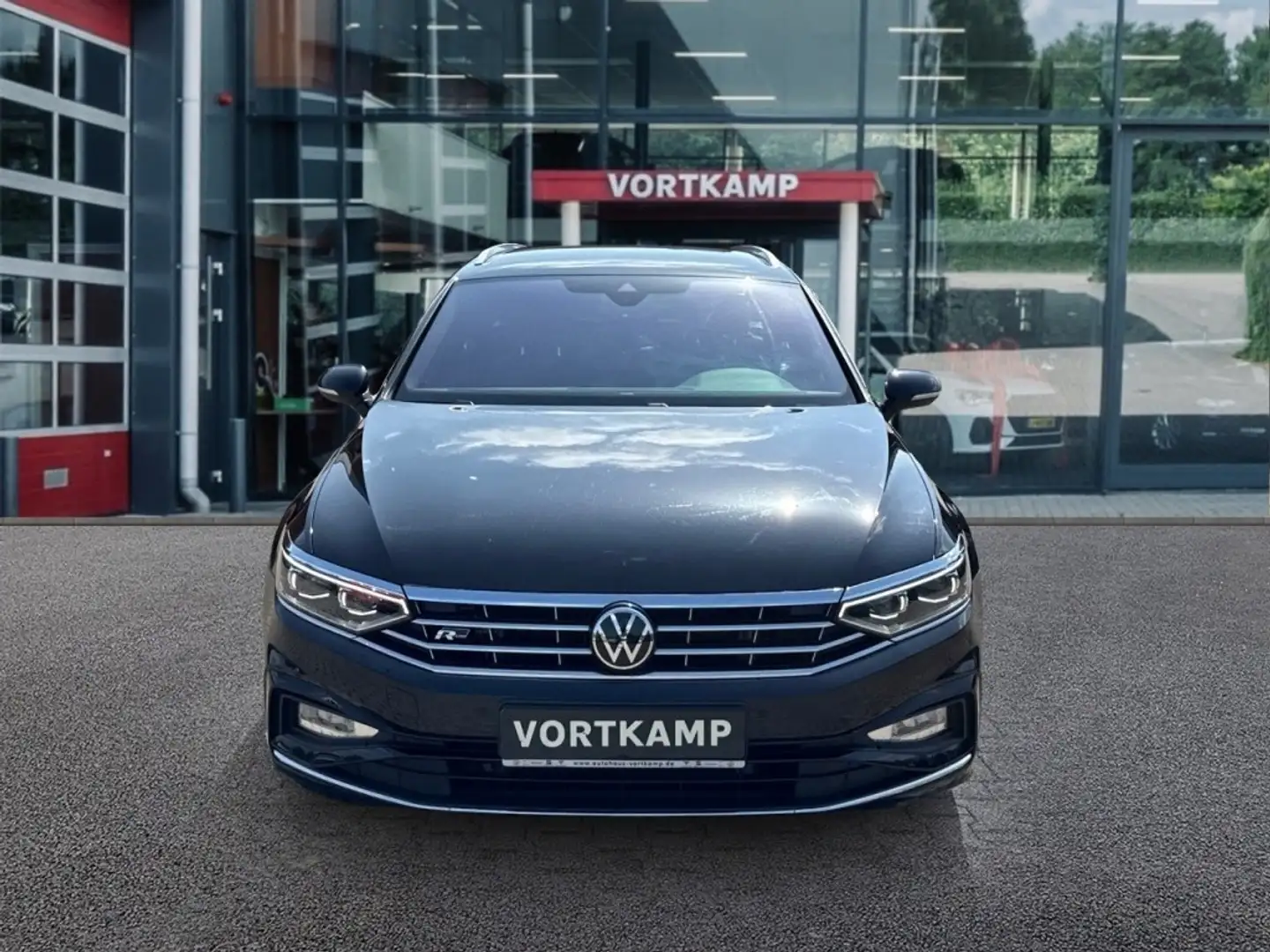 Volkswagen Passat Variant 2.0 TDI DSG R-LINE CAMERA/NAVI/ACC/E-KLEP/CARPLAY/ Zwart - 2