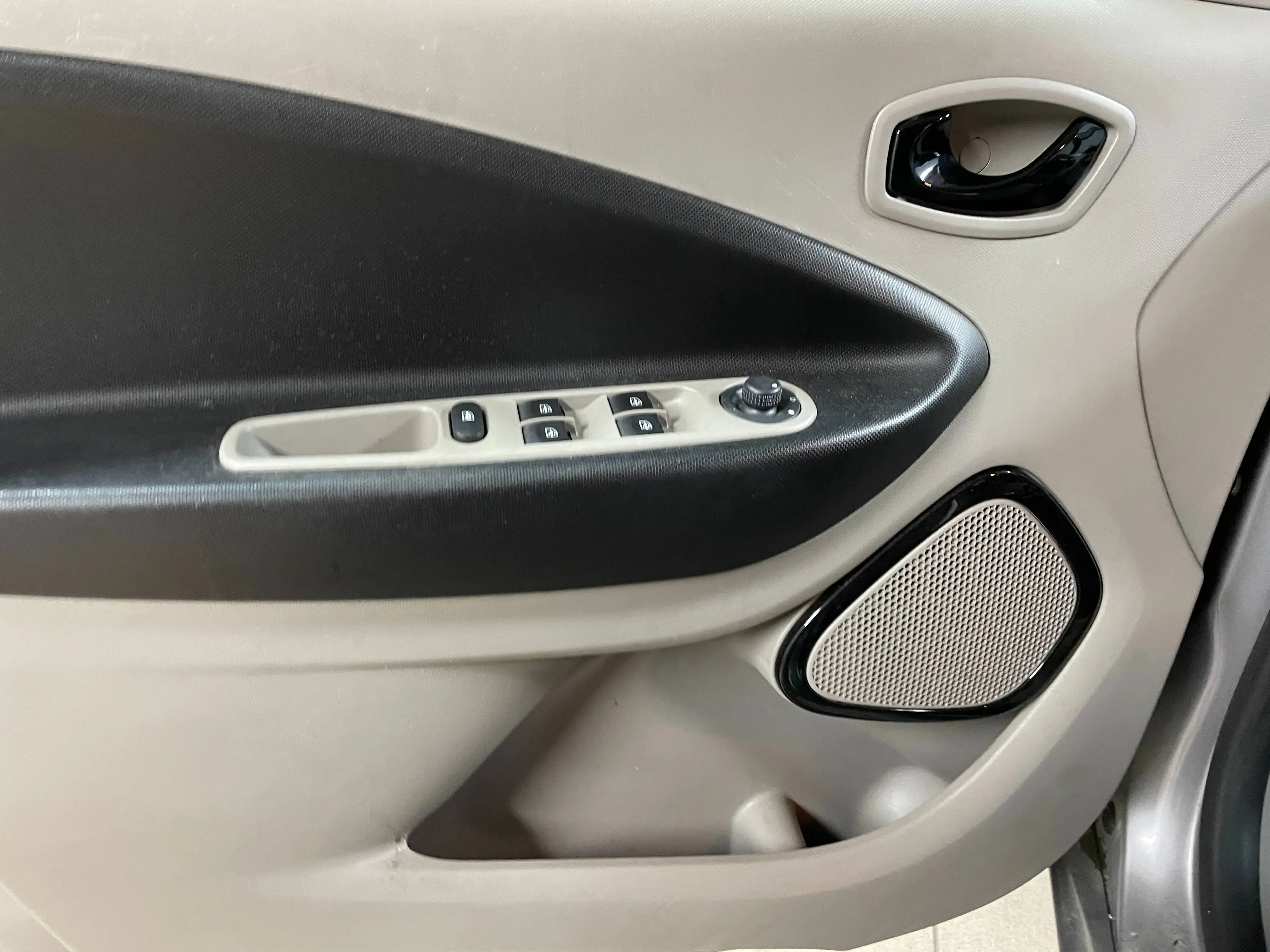 Renault ZOE Intens — photo 9