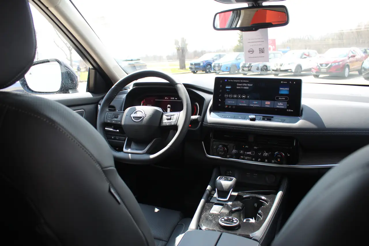 Nissan Rogue снимка Nissan Rogue