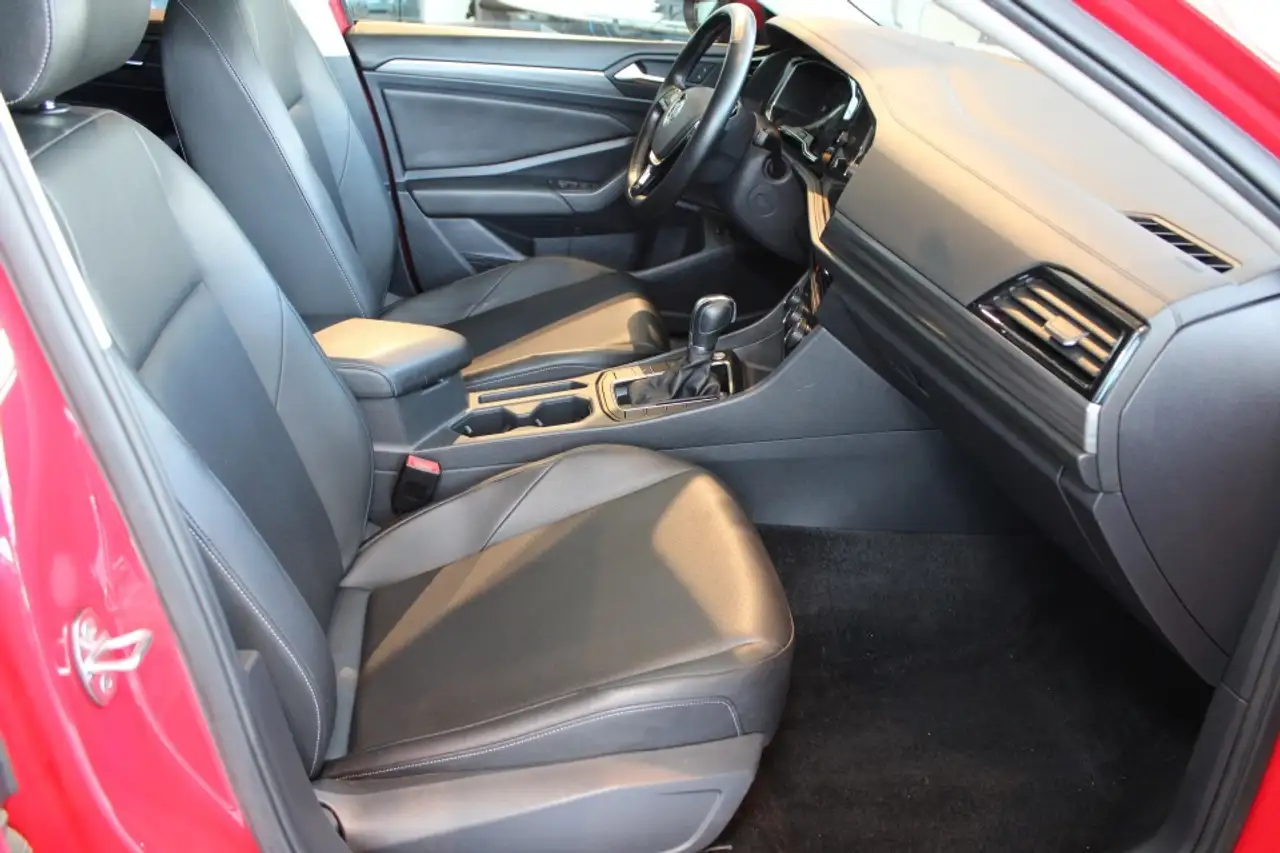 Volkswagen Jetta снимка Volkswagen Jetta