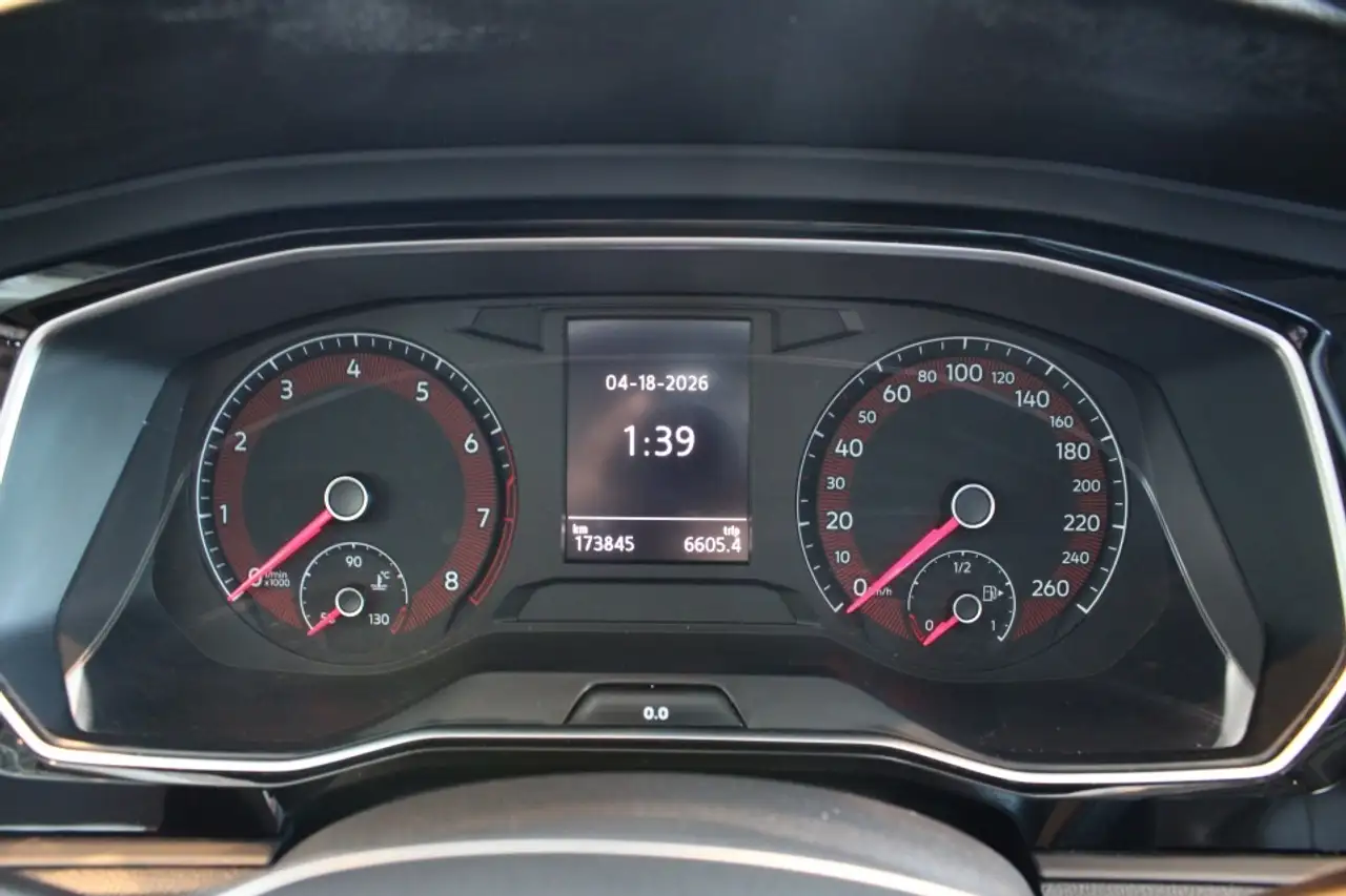 Volkswagen Jetta снимка Volkswagen Jetta