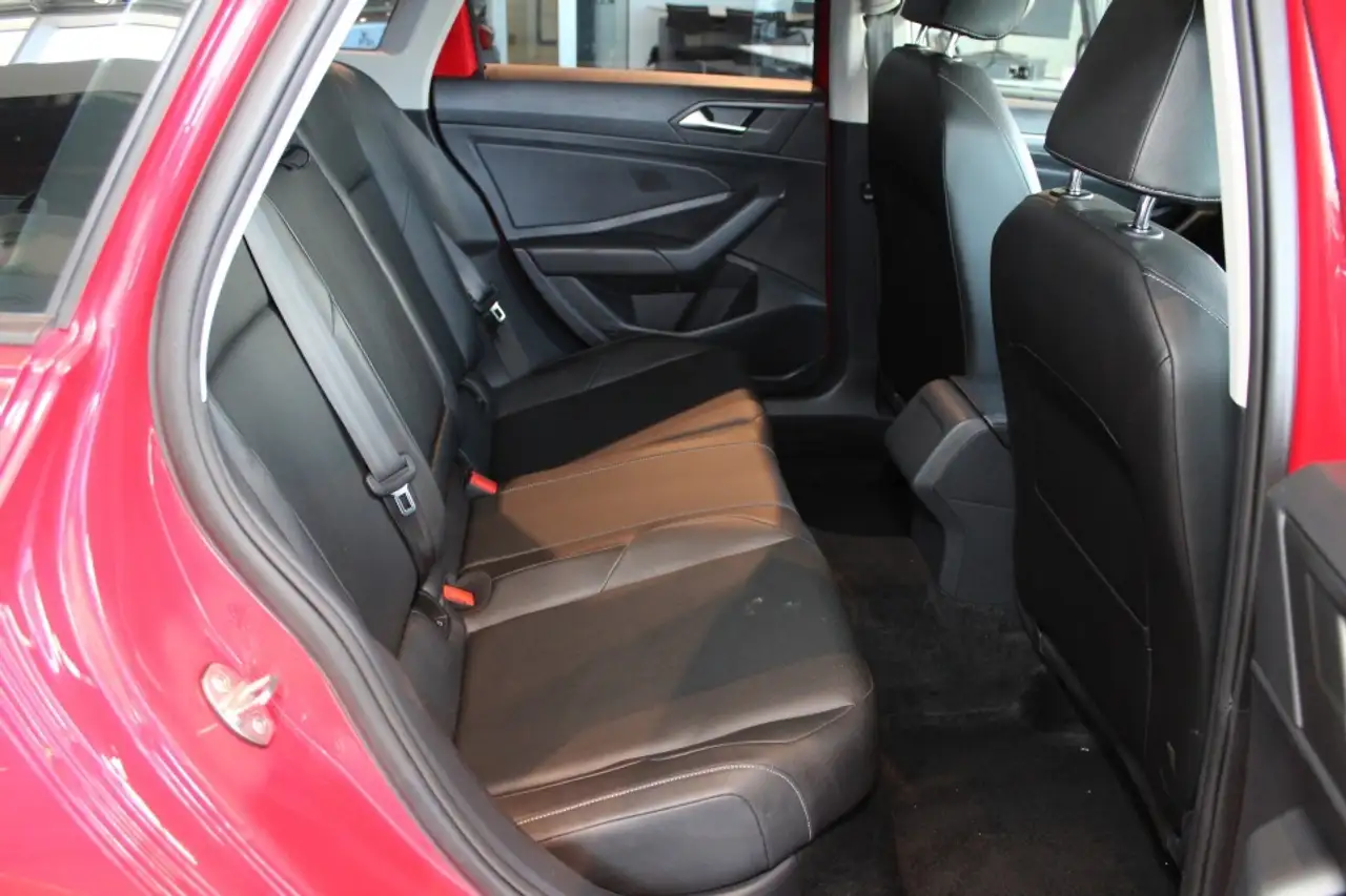 Volkswagen Jetta снимка Volkswagen Jetta