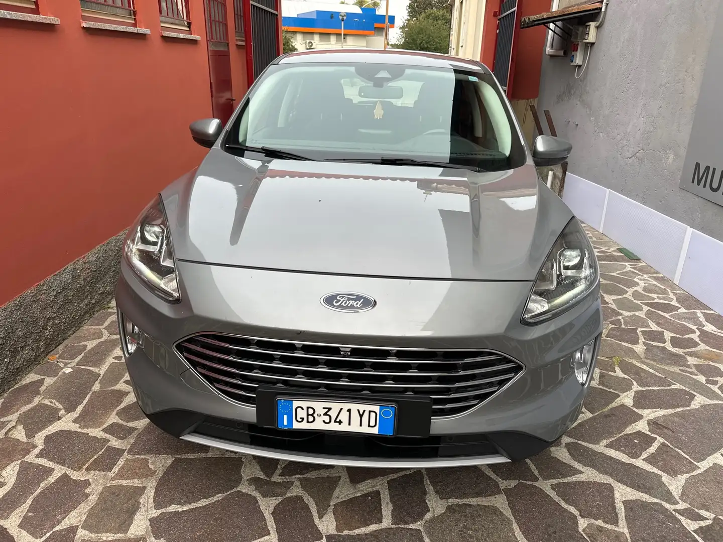 Ford Kuga 1.5 ecoblue Titanium 2wd 120cv auto Gris - 1