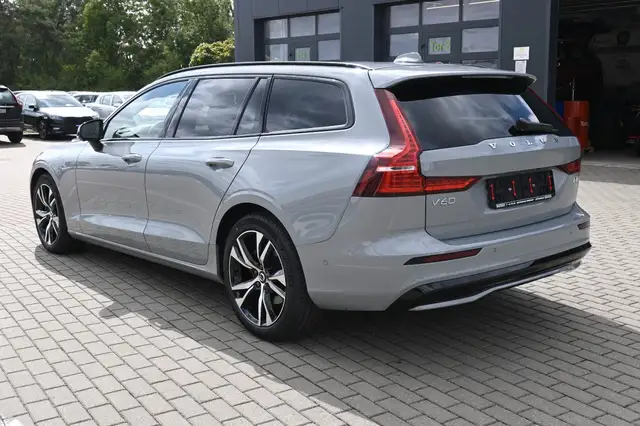 Volvo V60 view 3