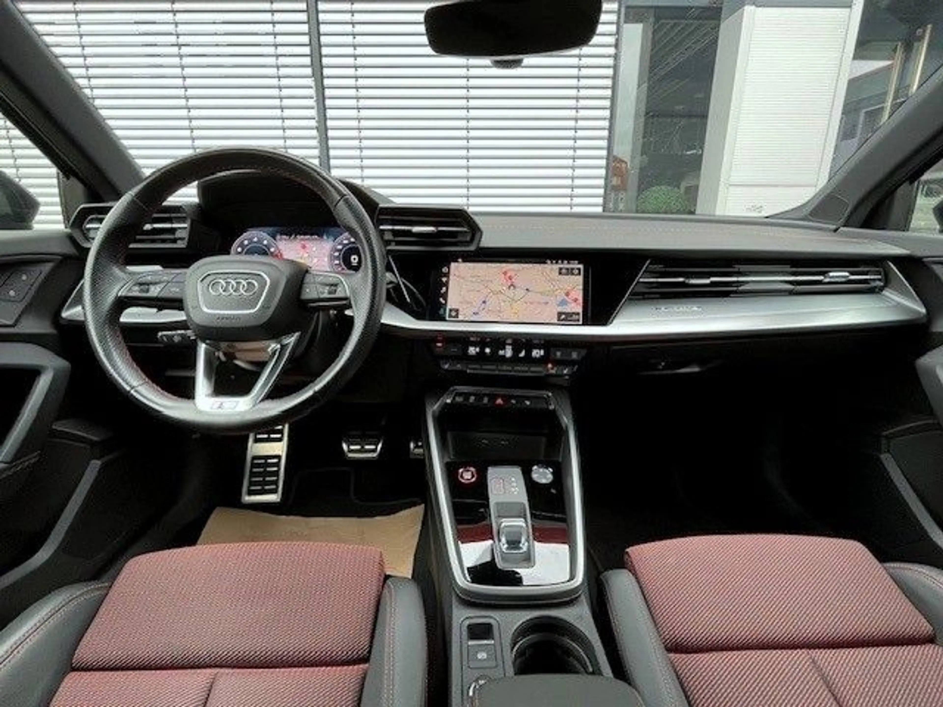 Audi S3 Sportback 2.0 TFSI quattro S tronic — photo 10