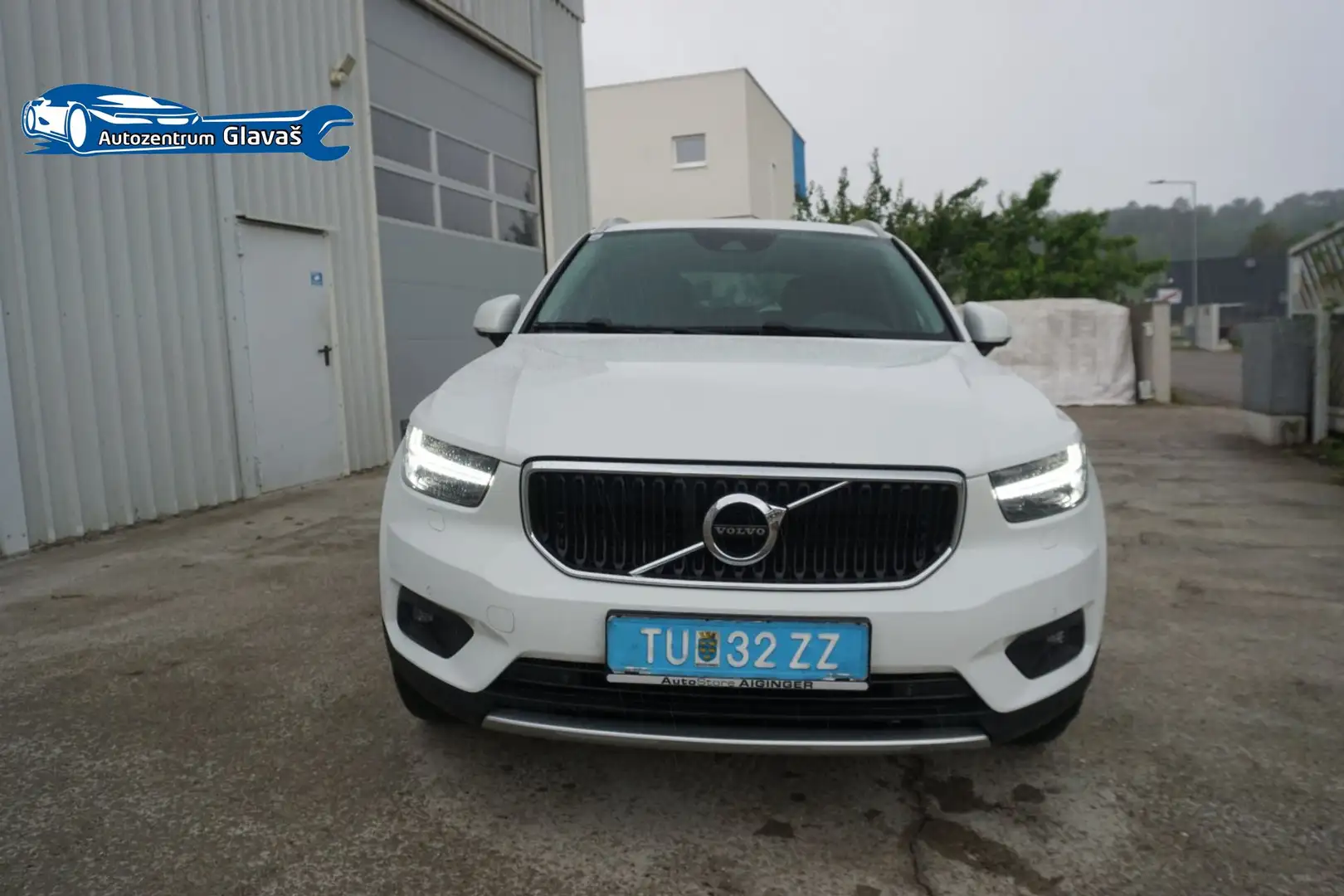 Volvo XC40 D3 Momentum Pro Geartronic Weiß - 1