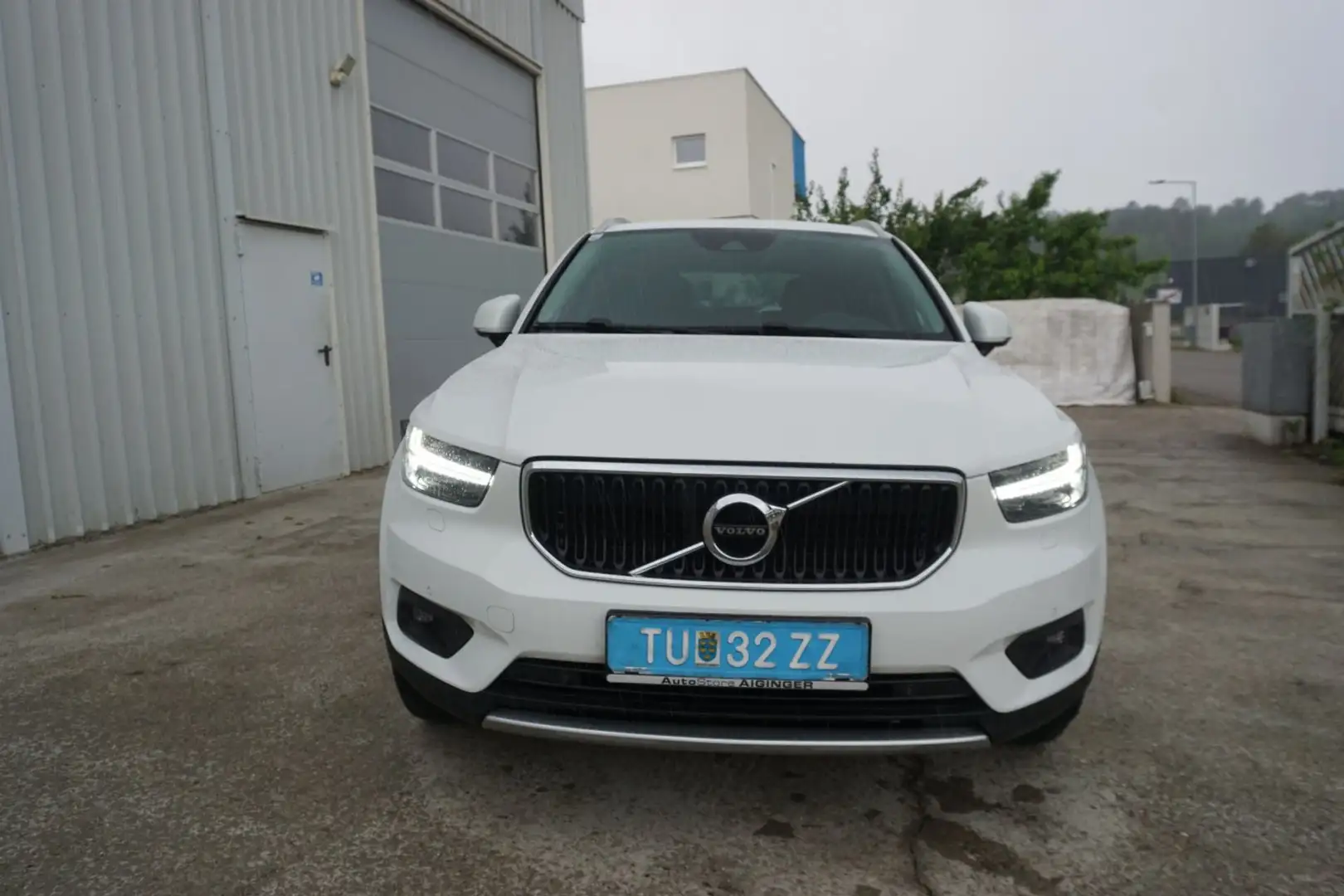 Volvo XC40 D3 Momentum Pro Geartronic Weiß - 1