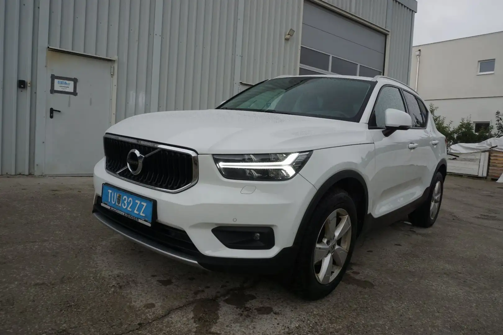 Volvo XC40 D3 Momentum Pro Geartronic Weiß - 2