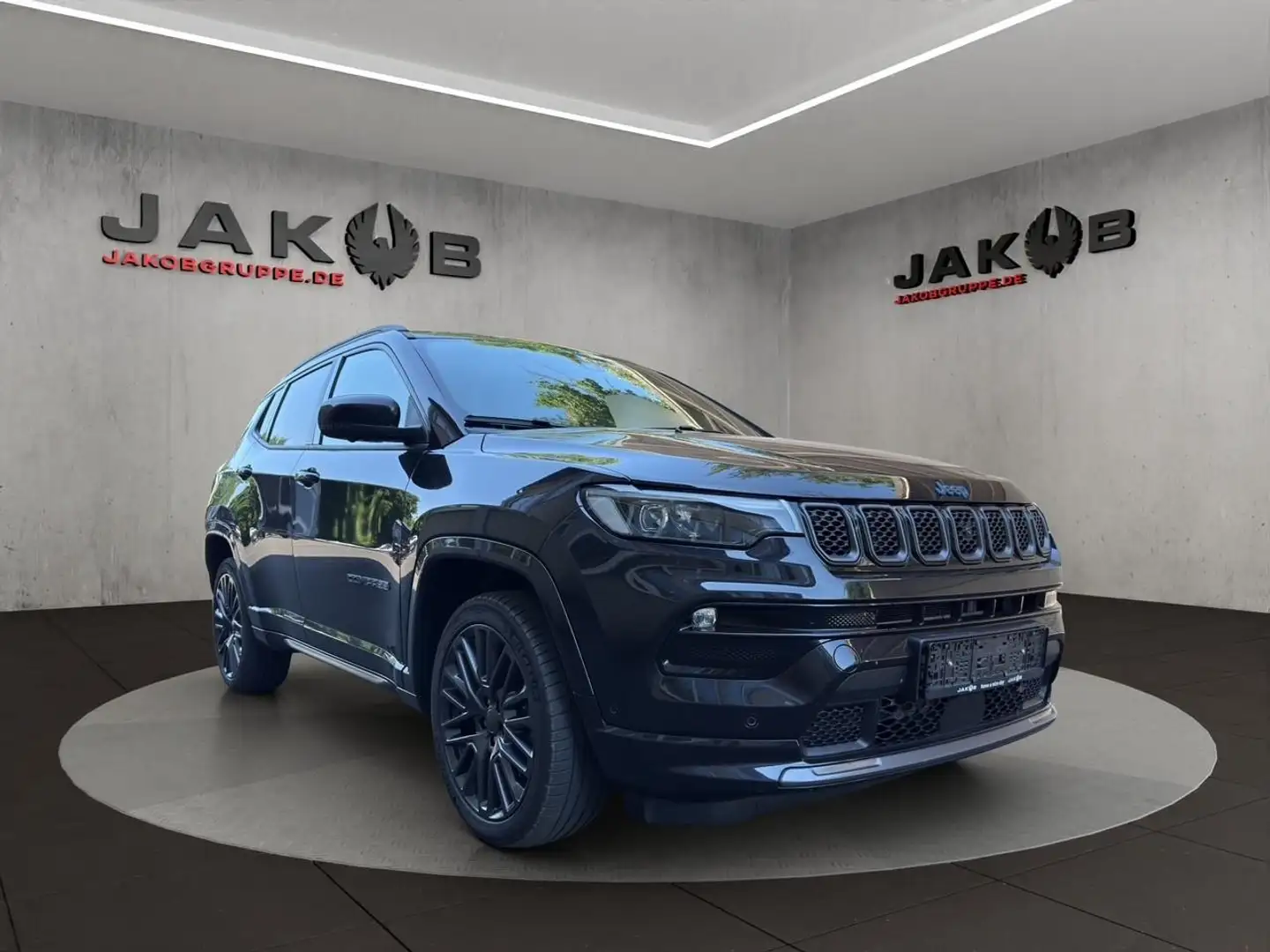 Jeep Compass S Plug-In Hybrid 4WD 1.3 T4 4xe Plug-In-Hybrid ... Серебристый - 2