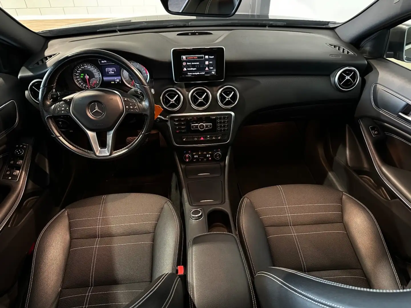 Mercedes-Benz A 200 200 PRESTIGE RIJKLAAR l PANO l PDC l TREKHAAK l CR Grijs - 2