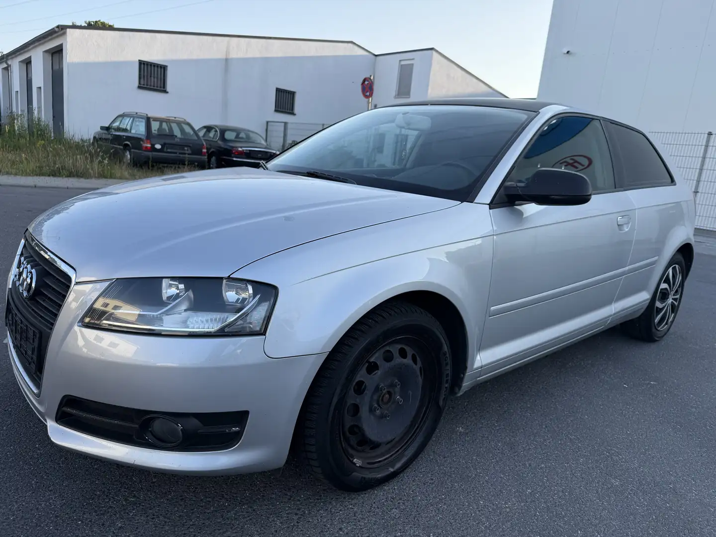 Audi A3 1.2 TFSI Attraction Tüv 03/2027 Grijs - 1