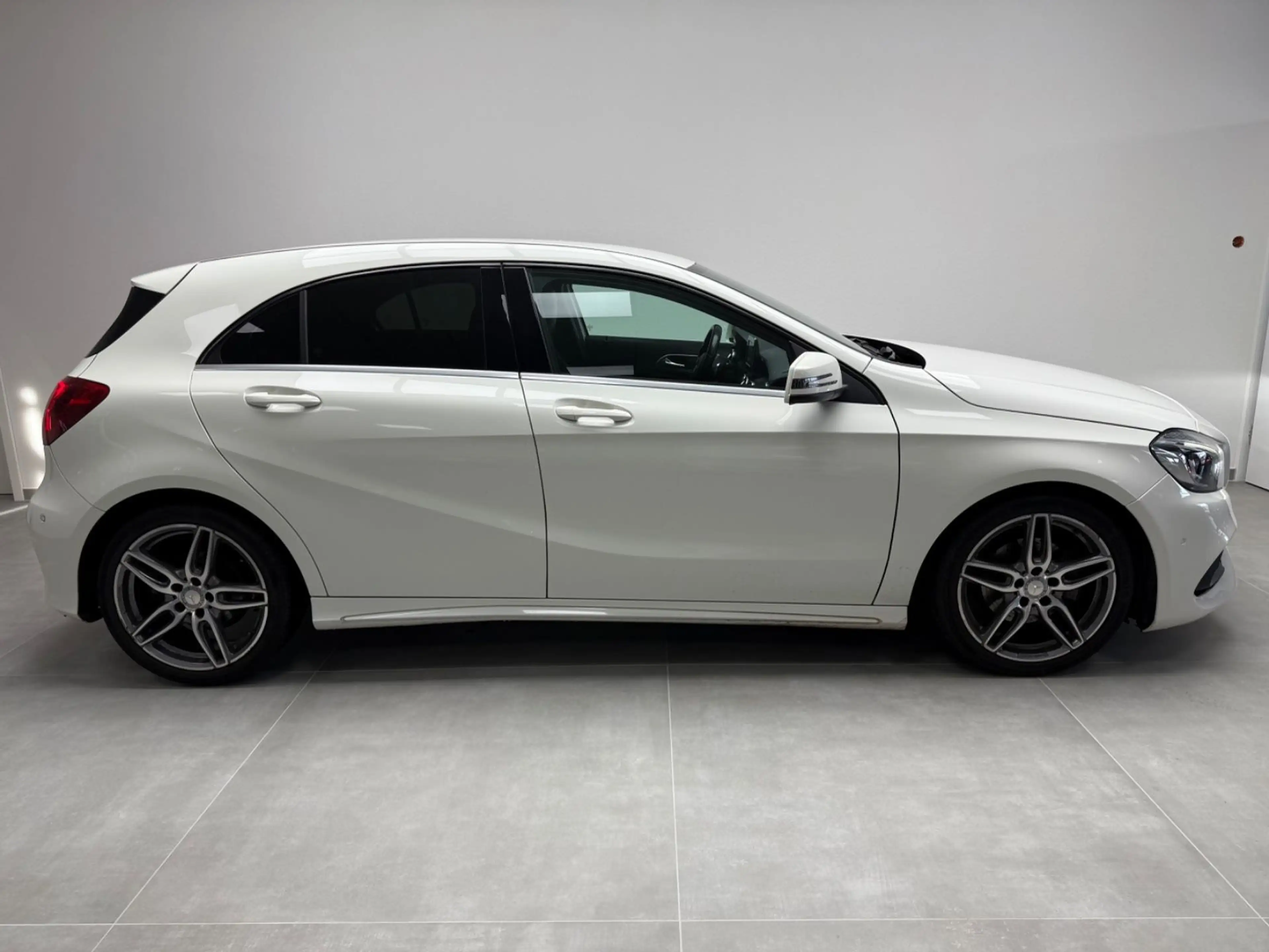 Mercedes-Benz A 200 MERCEDES A 200 MOPF / LED / TEMP / 2x AMG-LINE — photo 2