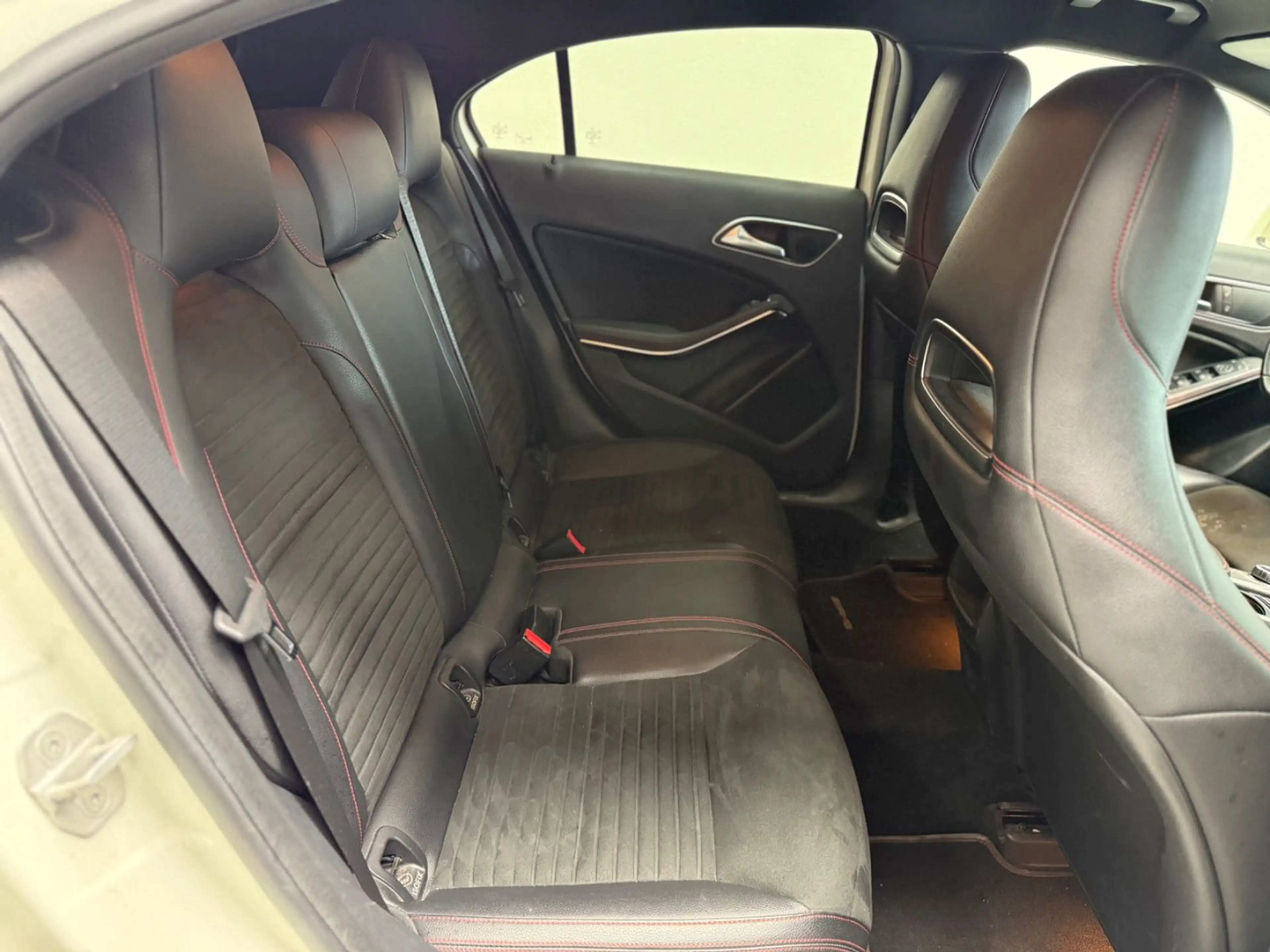 Mercedes-Benz A 200 MERCEDES A 200 MOPF / LED / TEMP / 2x AMG-LINE — photo 11