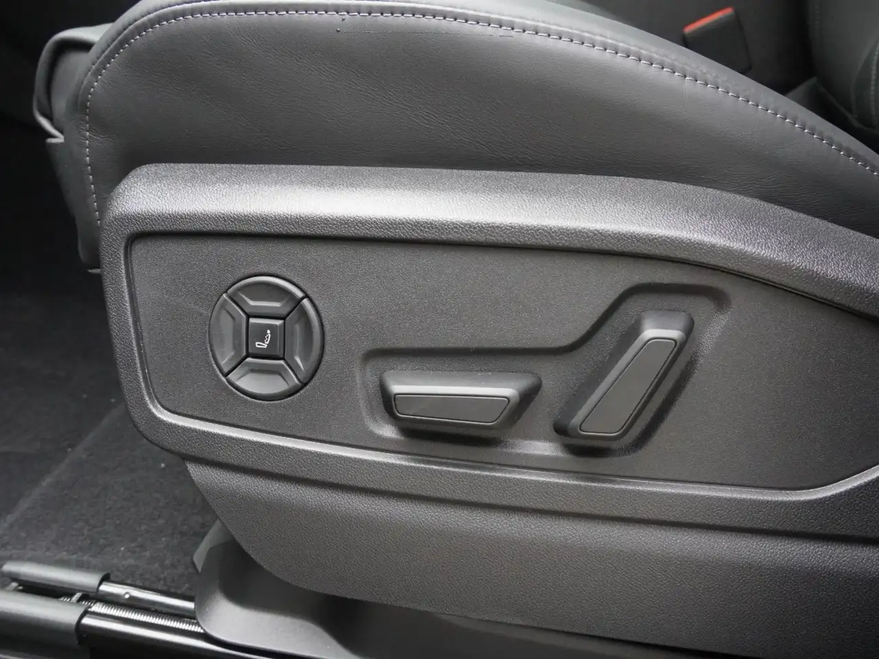 Audi SQ5 photo Audi SQ5