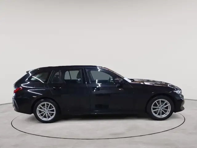 BMW 3 Series view 3