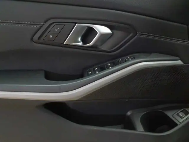 BMW 3 Series view 19