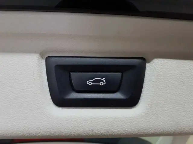 BMW 3 Series view 16