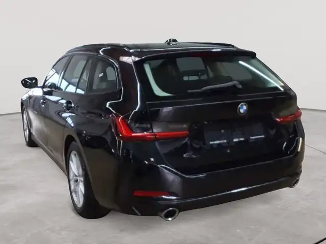 BMW 3 Series view 5