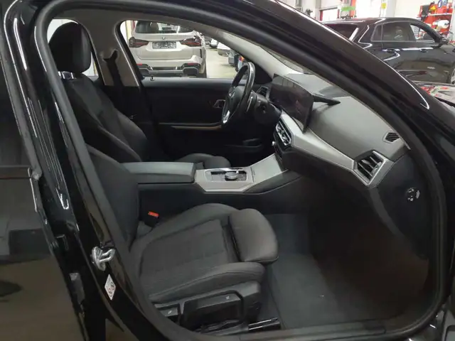 BMW 3 Series view 8