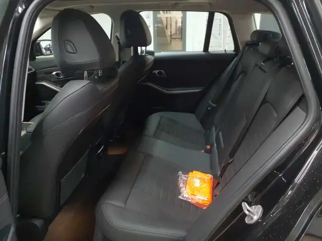 BMW 3 Series view 13