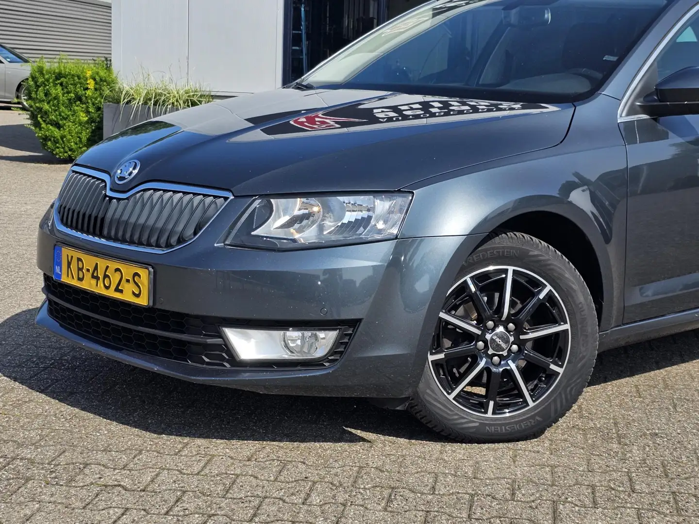 Skoda Octavia Combi 1.6 TDI Ambition Businessline HANDEL / EXPOR Grijs - 2