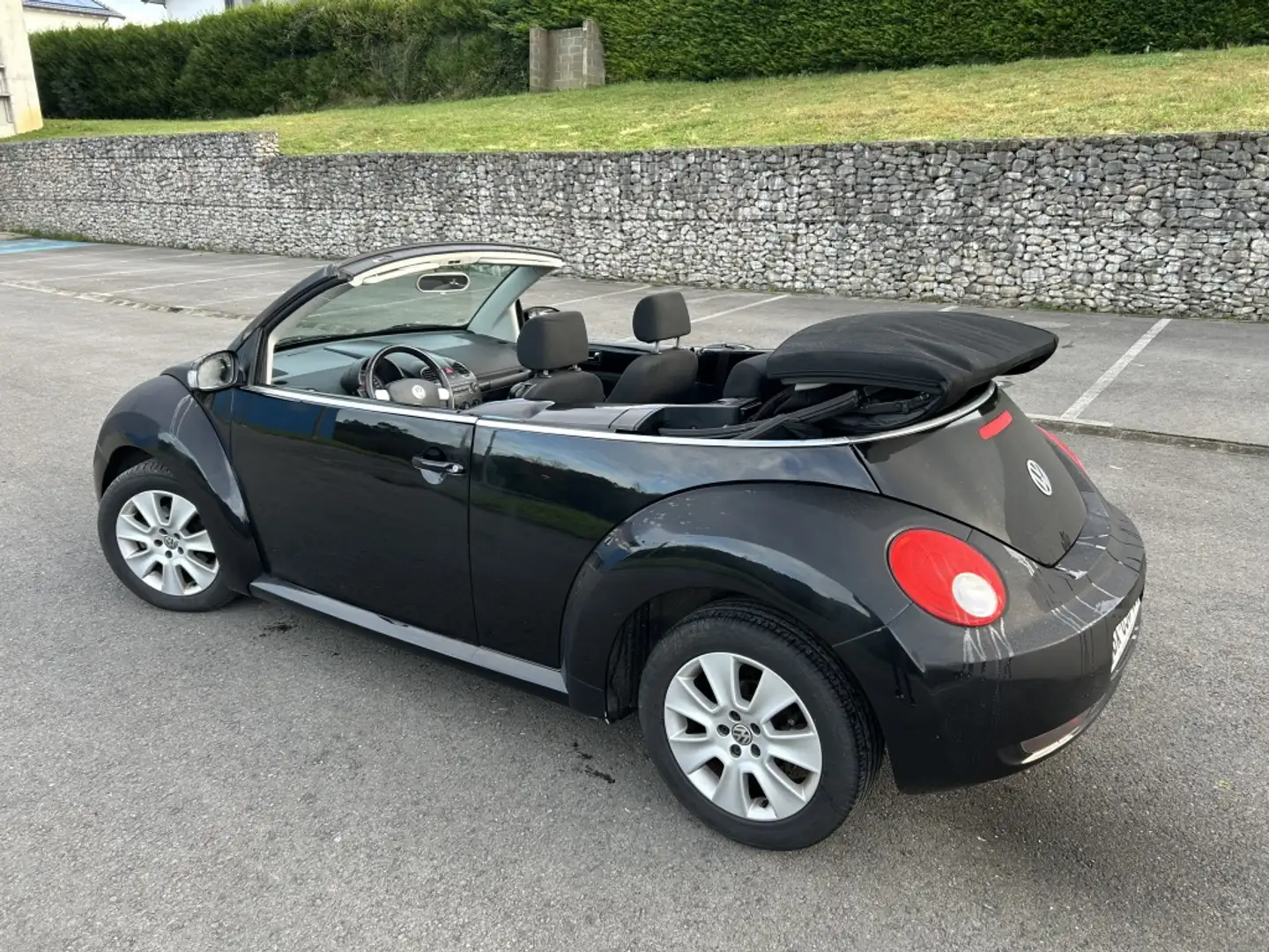 Volkswagen Beetle Cabrio. 1.9TDI Negro - 2