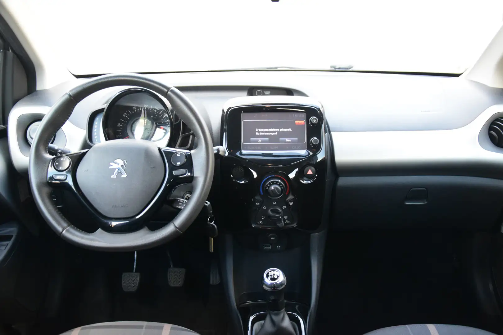 Peugeot 108 1.0 e-VTi Allure Airco Audio/Bluetooth Grijs - 2
