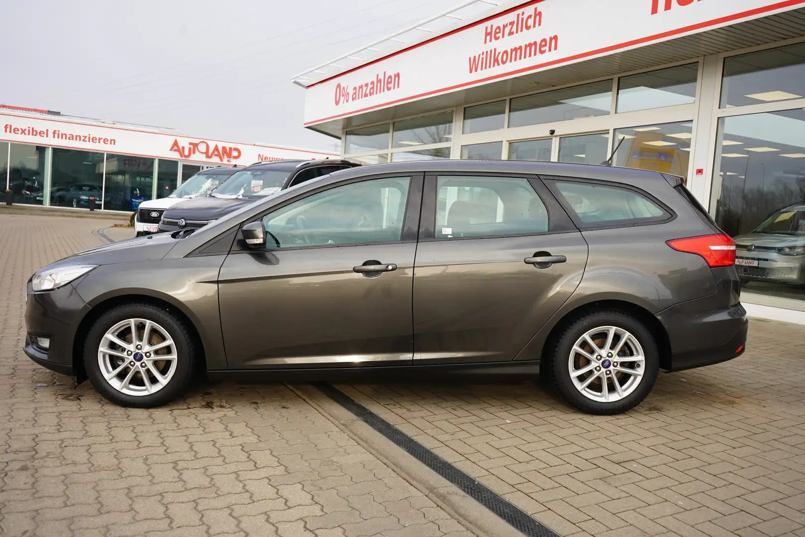 Ford Focus Turnier 1.6 Ti-VCT AAC SHZ Temp. NSW Alu Grau - 2