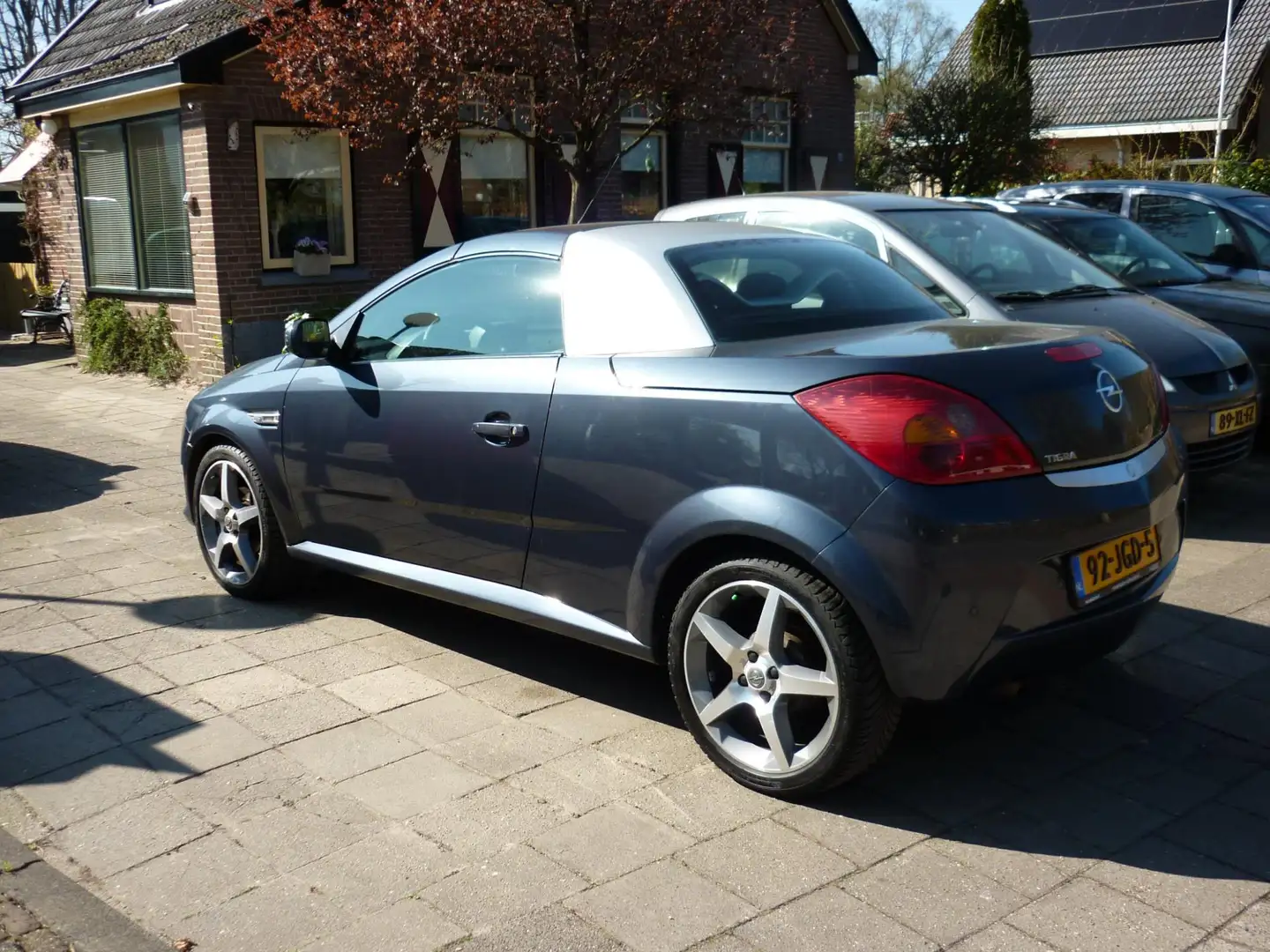 Opel Tigra TwinTop 1.4-16V Linea Nera org,ned,nap,airco,rood Szürke - 2