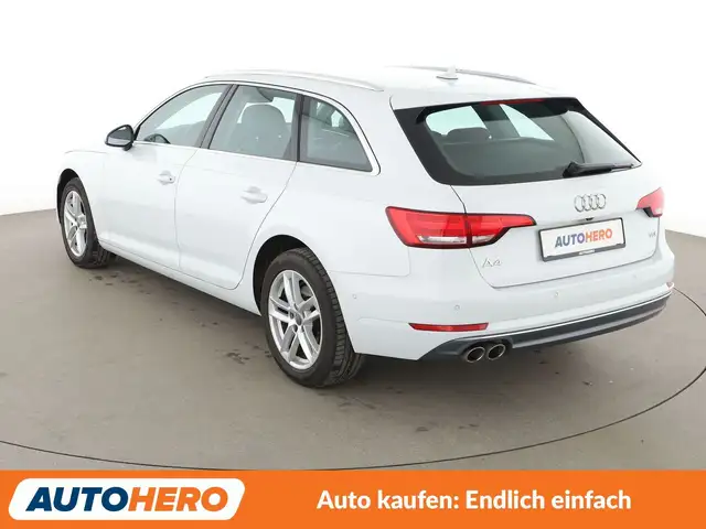Audi A4 view 4