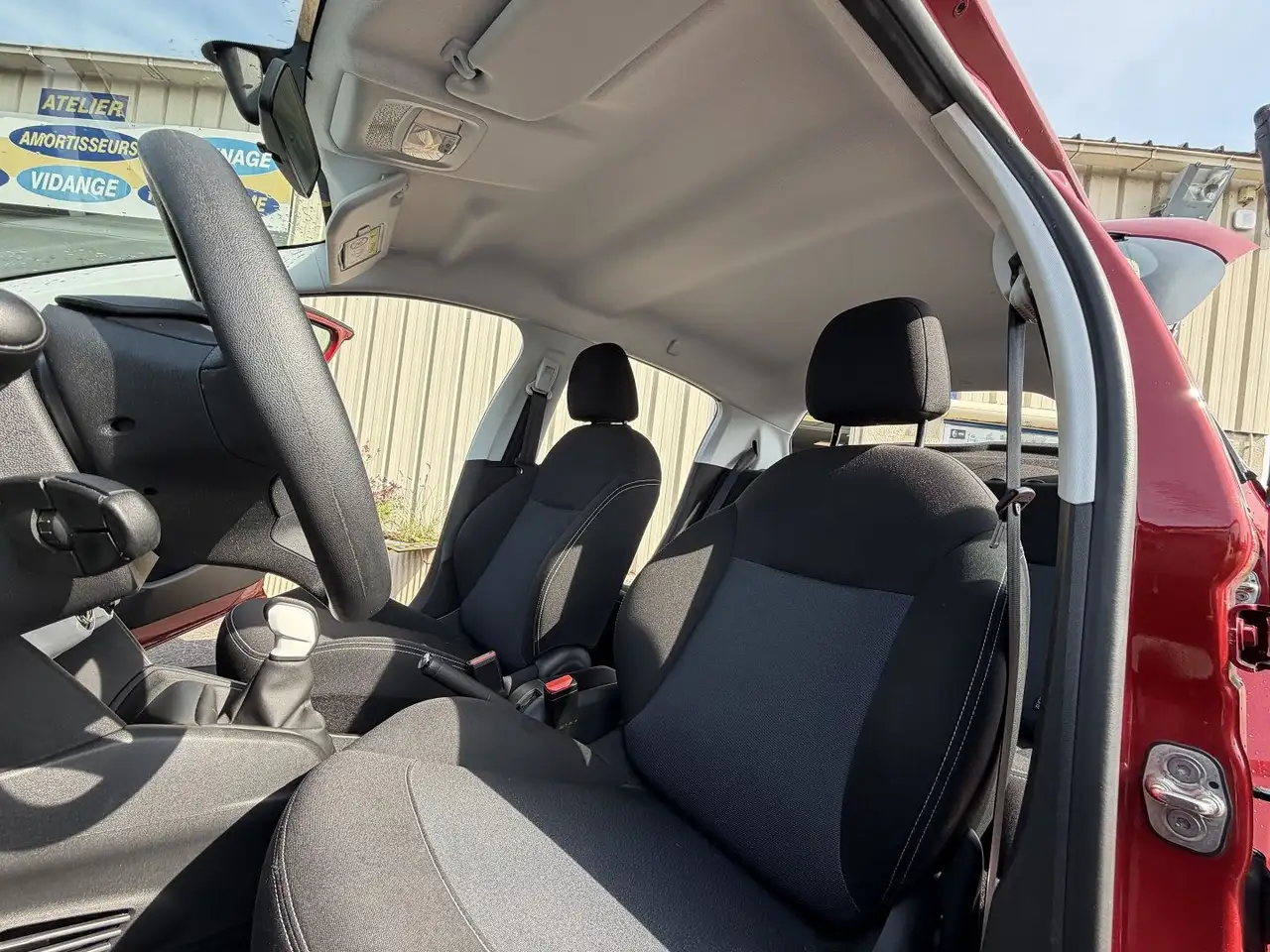 Peugeot 208 208 — photo 11
