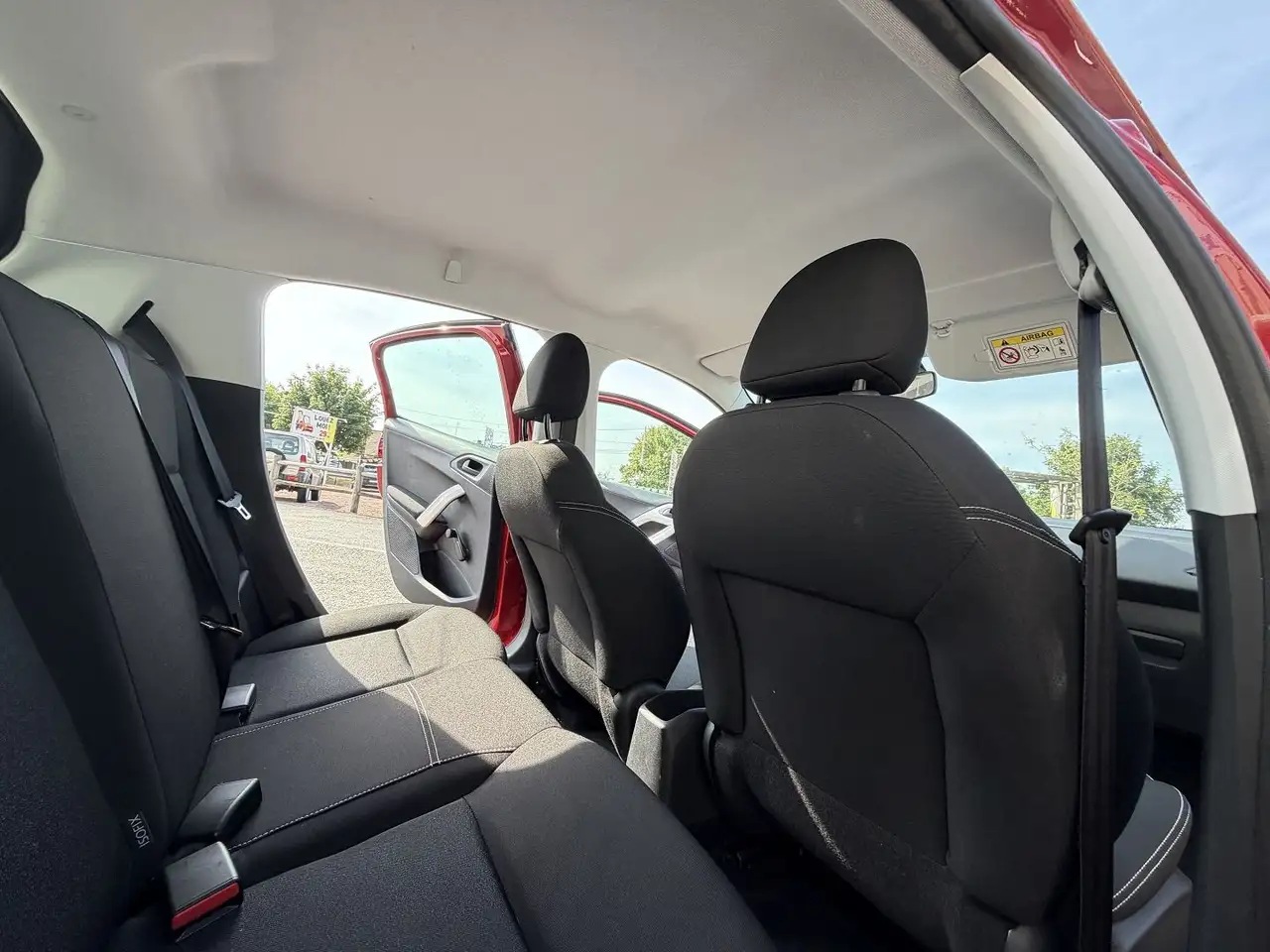 Peugeot 208 208 — photo 18