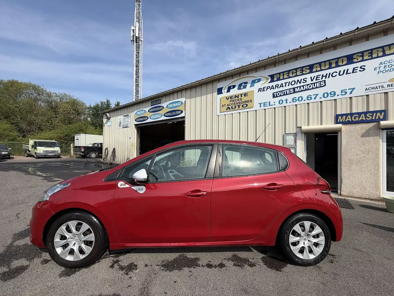 Peugeot 208 208 — photo 9