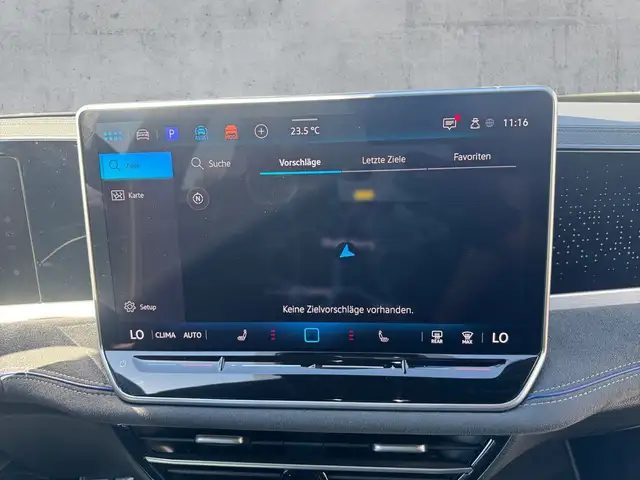 Volkswagen Passat view 11