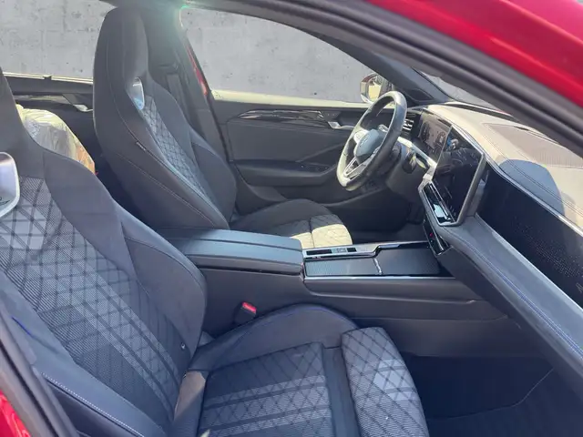 Volkswagen Passat view 13