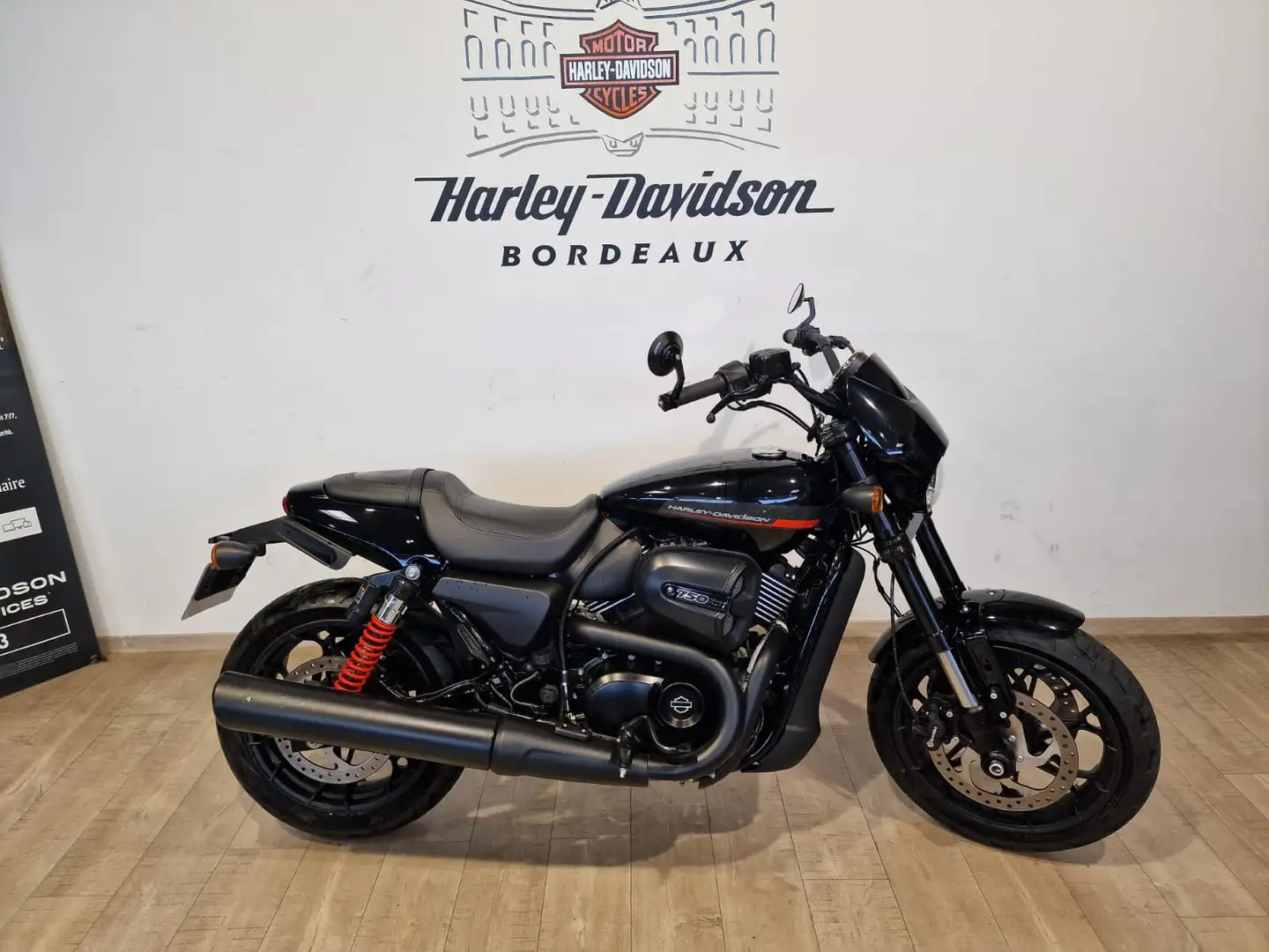 Harley-Davidson Street Rod Noir - 1