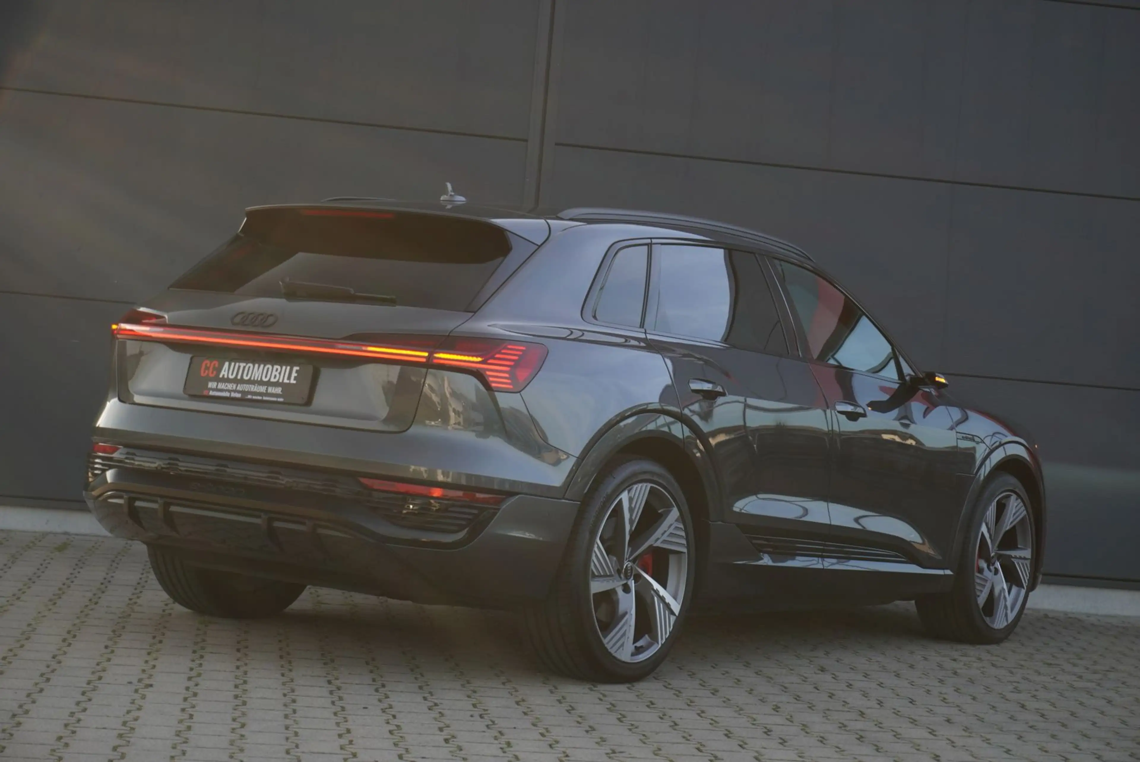Audi Q8 e-tron 55 Quattro S-Line"22Zoll/Pano/UPE135/ — photo 7