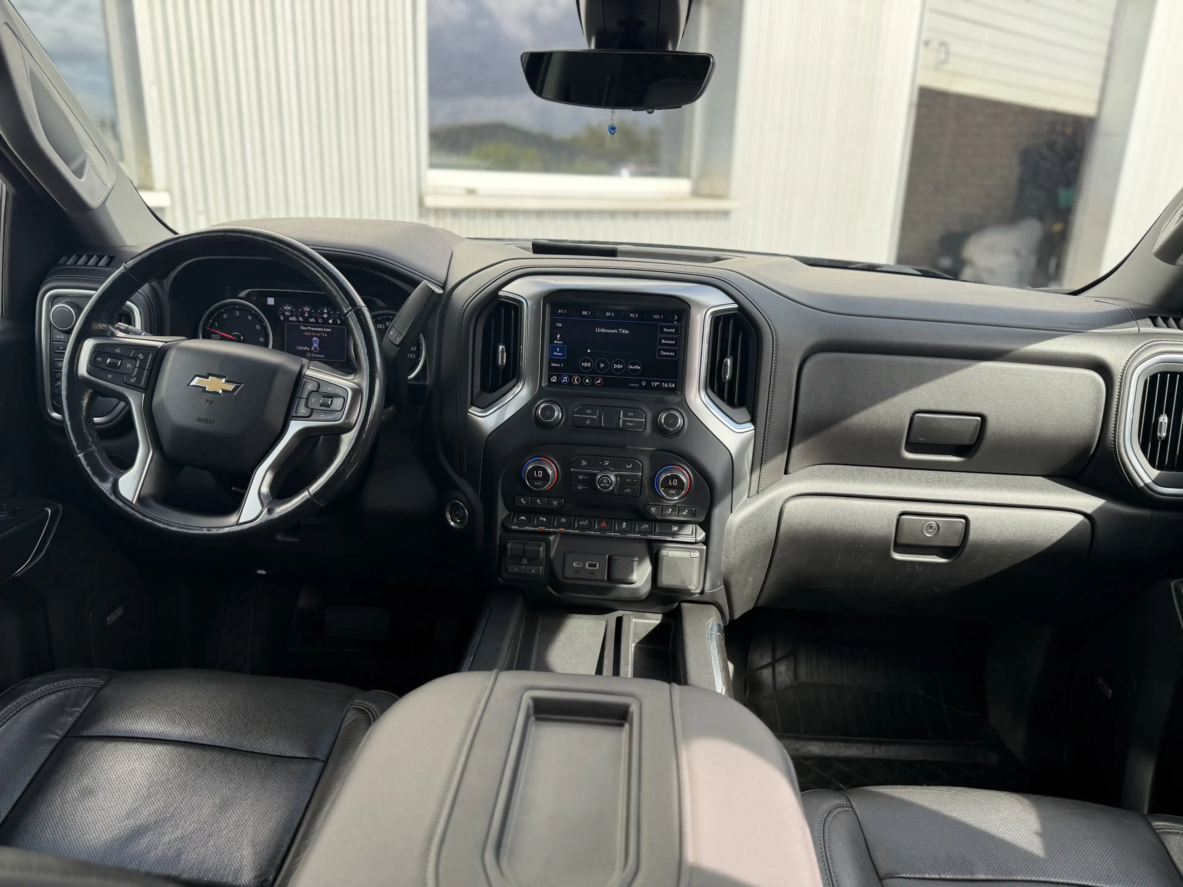Chevrolet Silverado LTZ Schiebedach Bose HUD 360° LPG Gas — photo 10