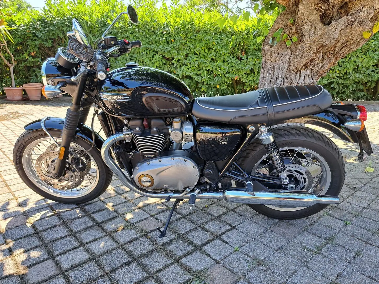 Triumph Bonneville T120 Negru - 2