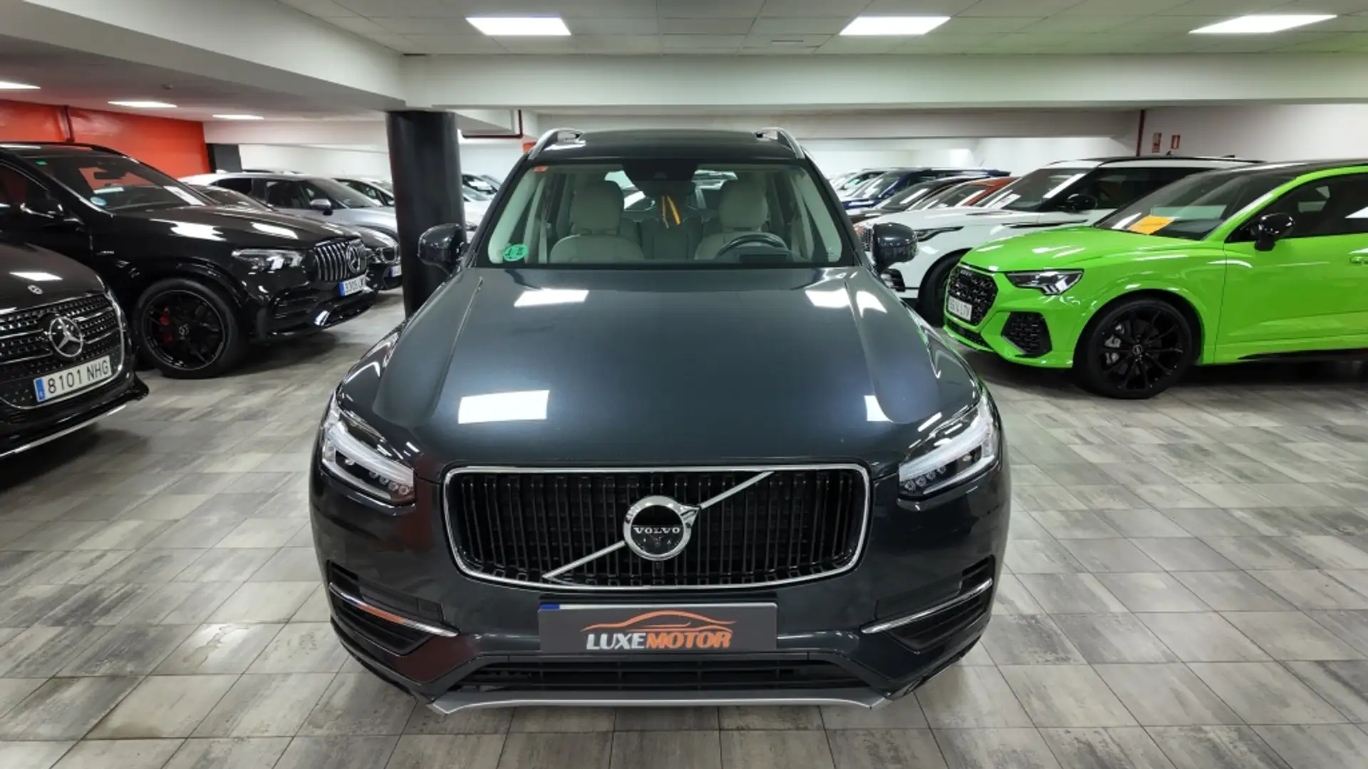 Volvo XC90 D4 Momentum 7pl. Aut. Gris - 2