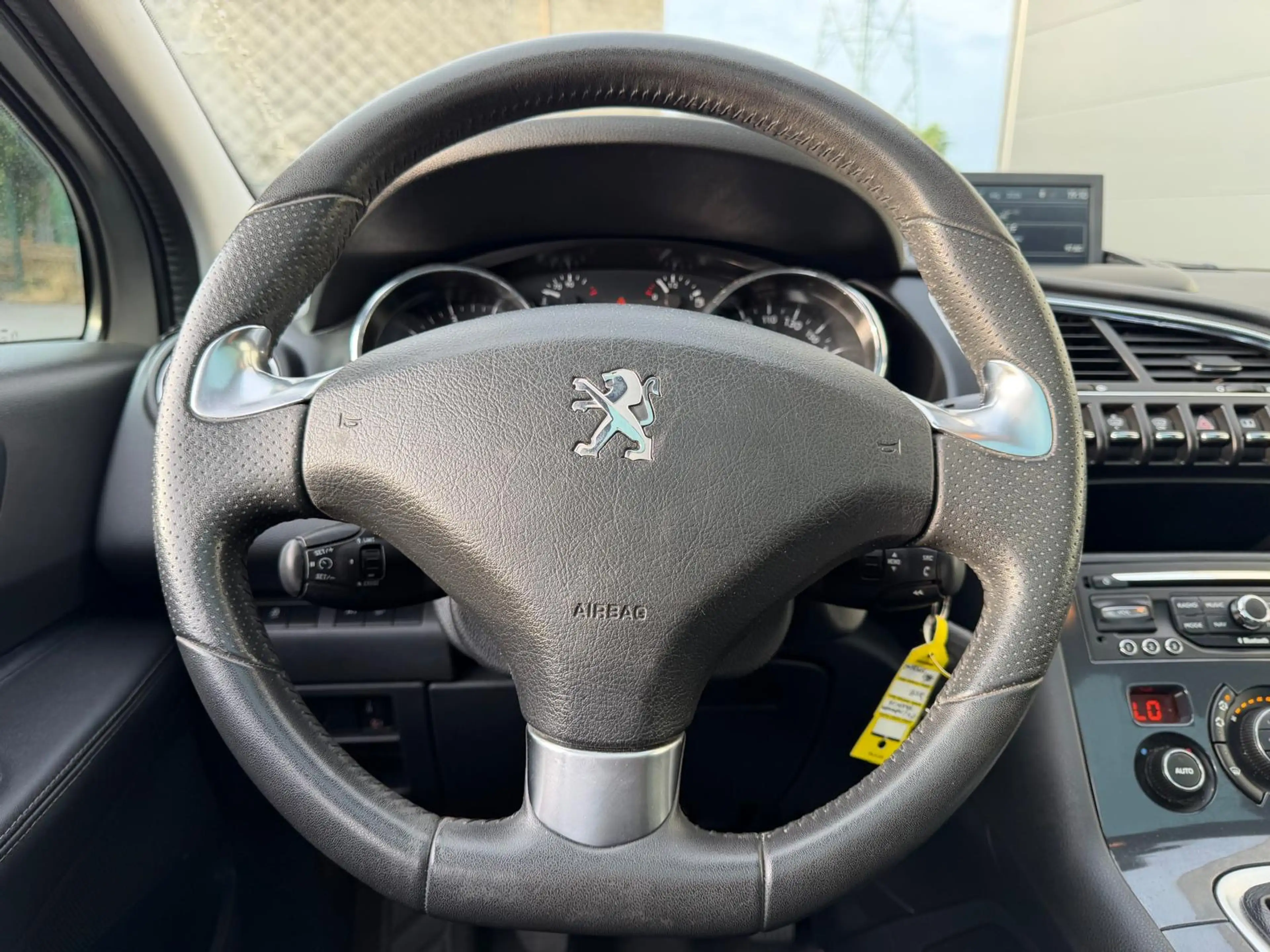 Peugeot 3008 3008 1.2 PureTech Allure — photo 5
