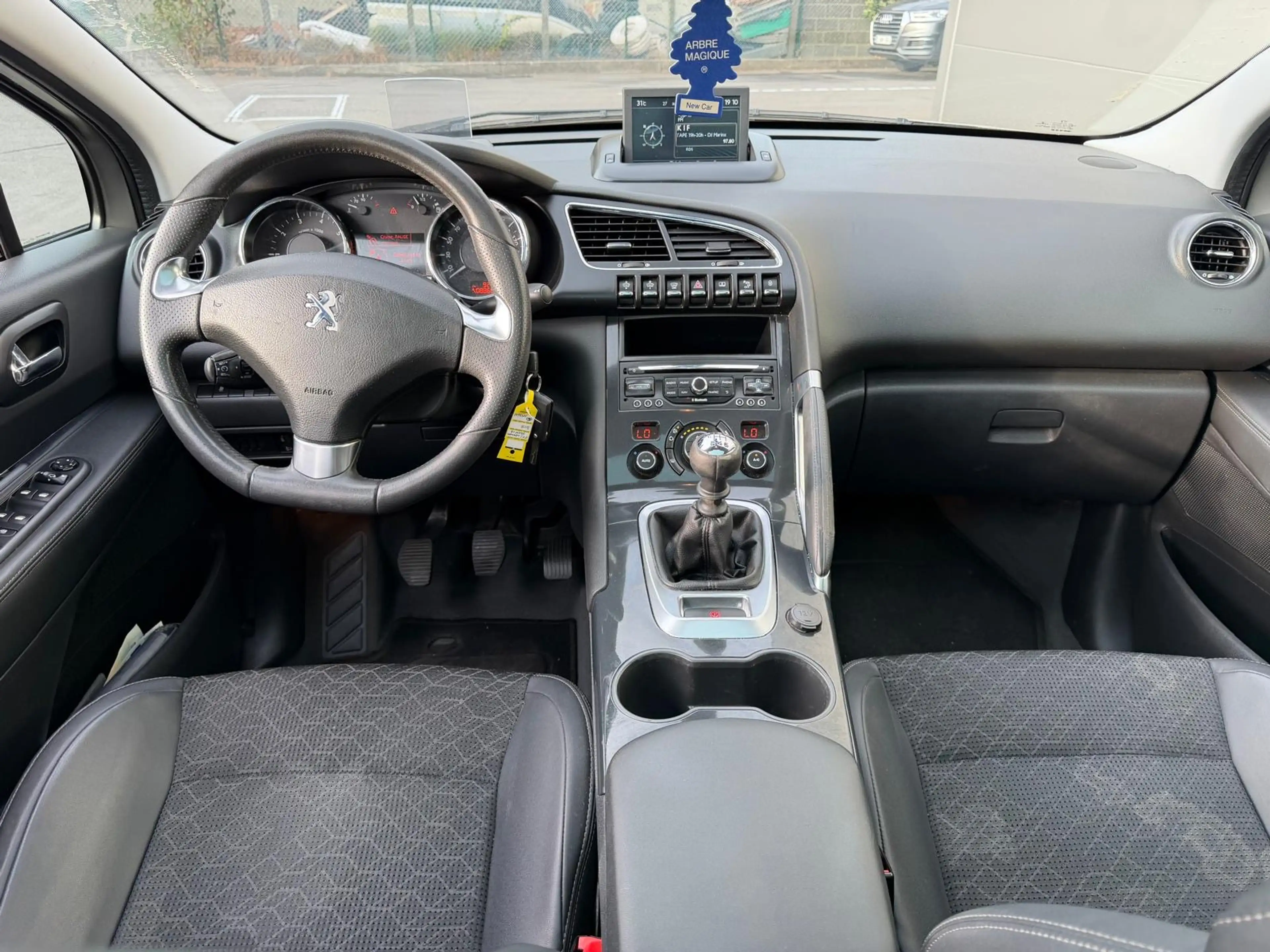 Peugeot 3008 3008 1.2 PureTech Allure — photo 4