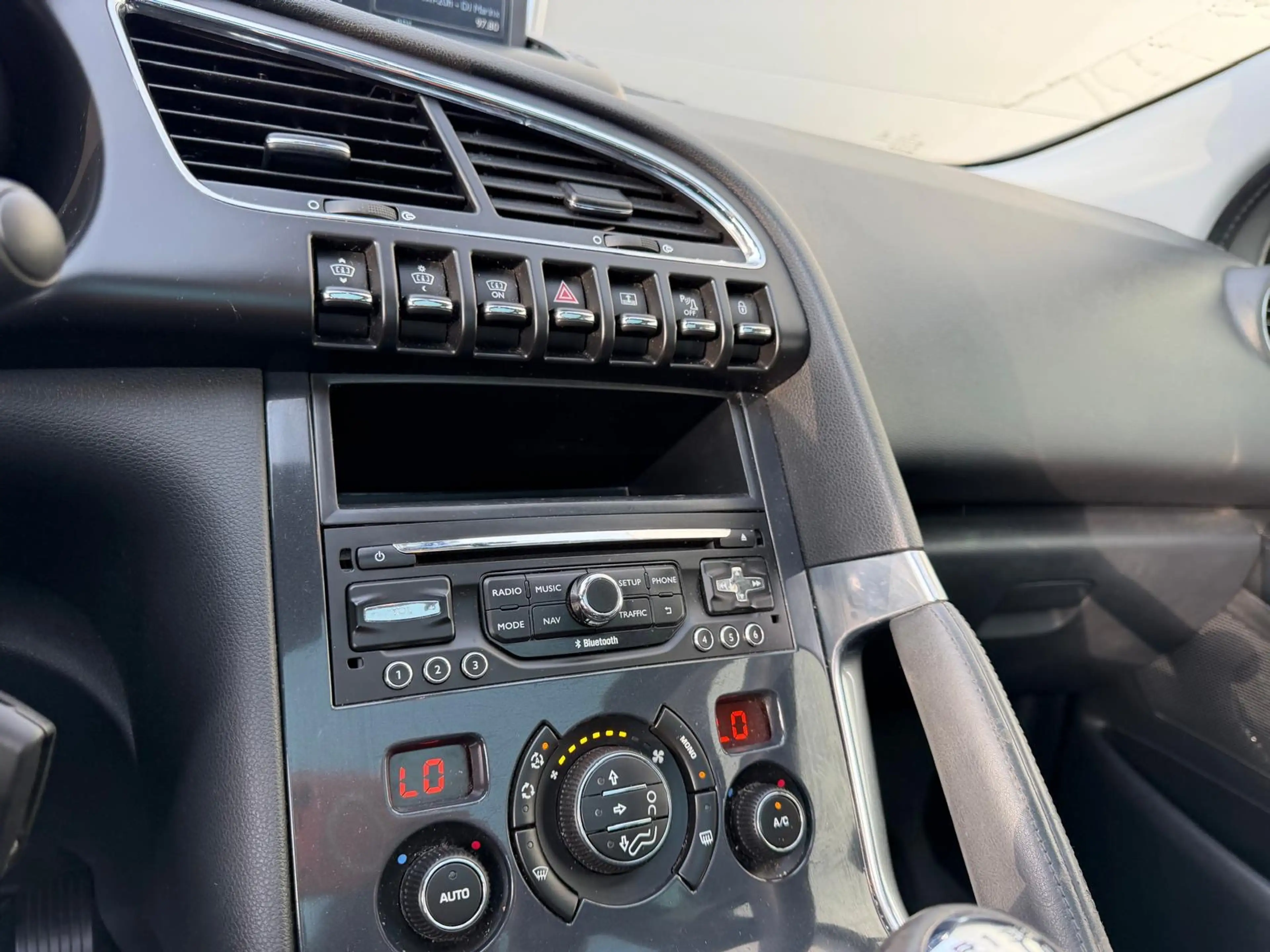 Peugeot 3008 3008 1.2 PureTech Allure — photo 6