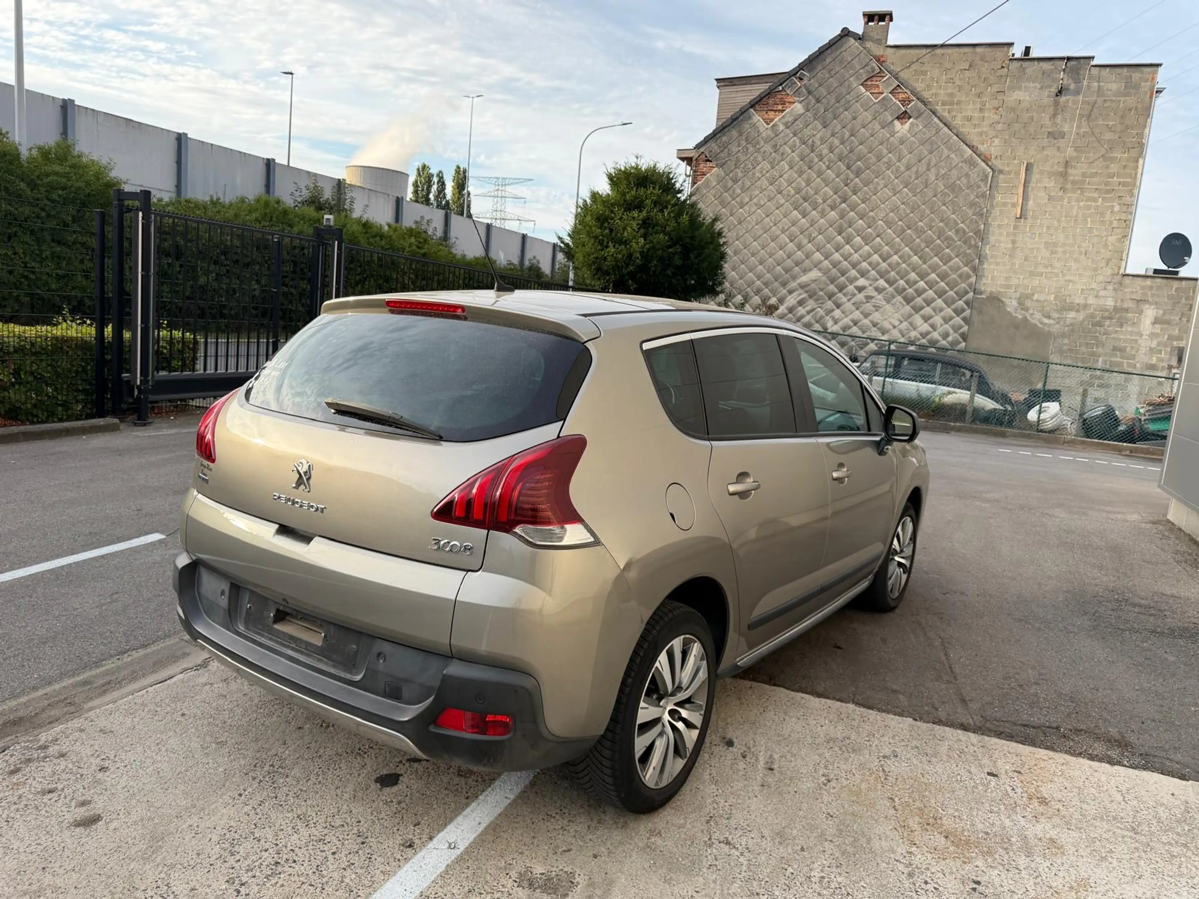 Peugeot 3008 3008 1.2 PureTech Allure — photo 12