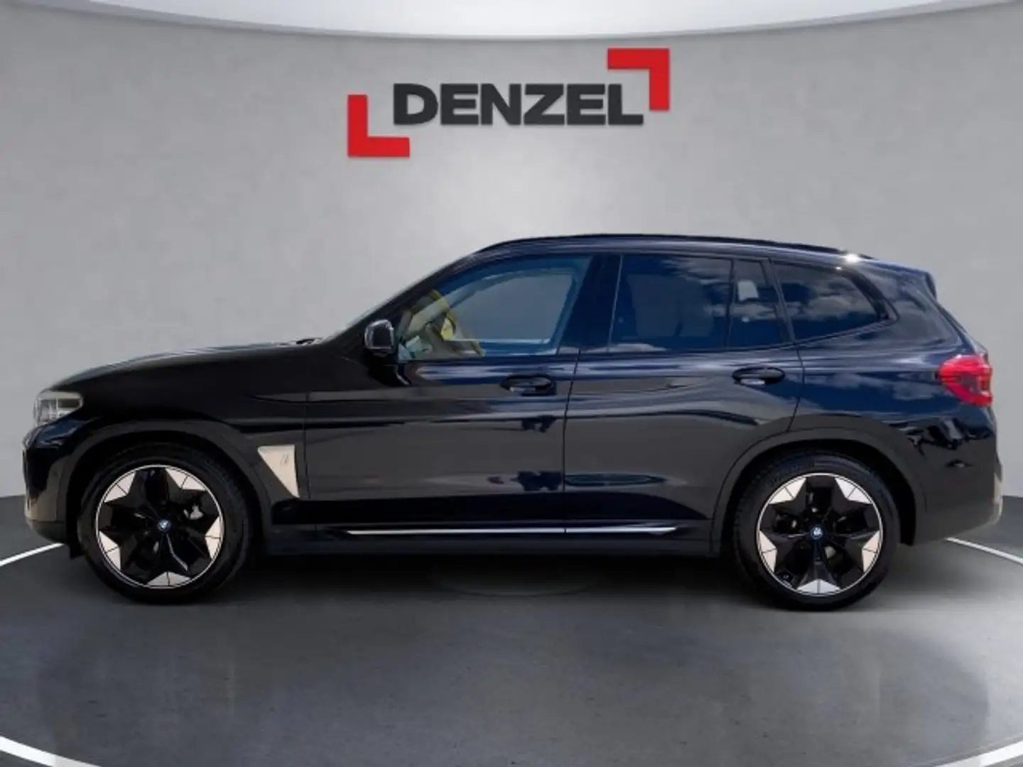 BMW iX3 G08 HA0 Schwarz - 2