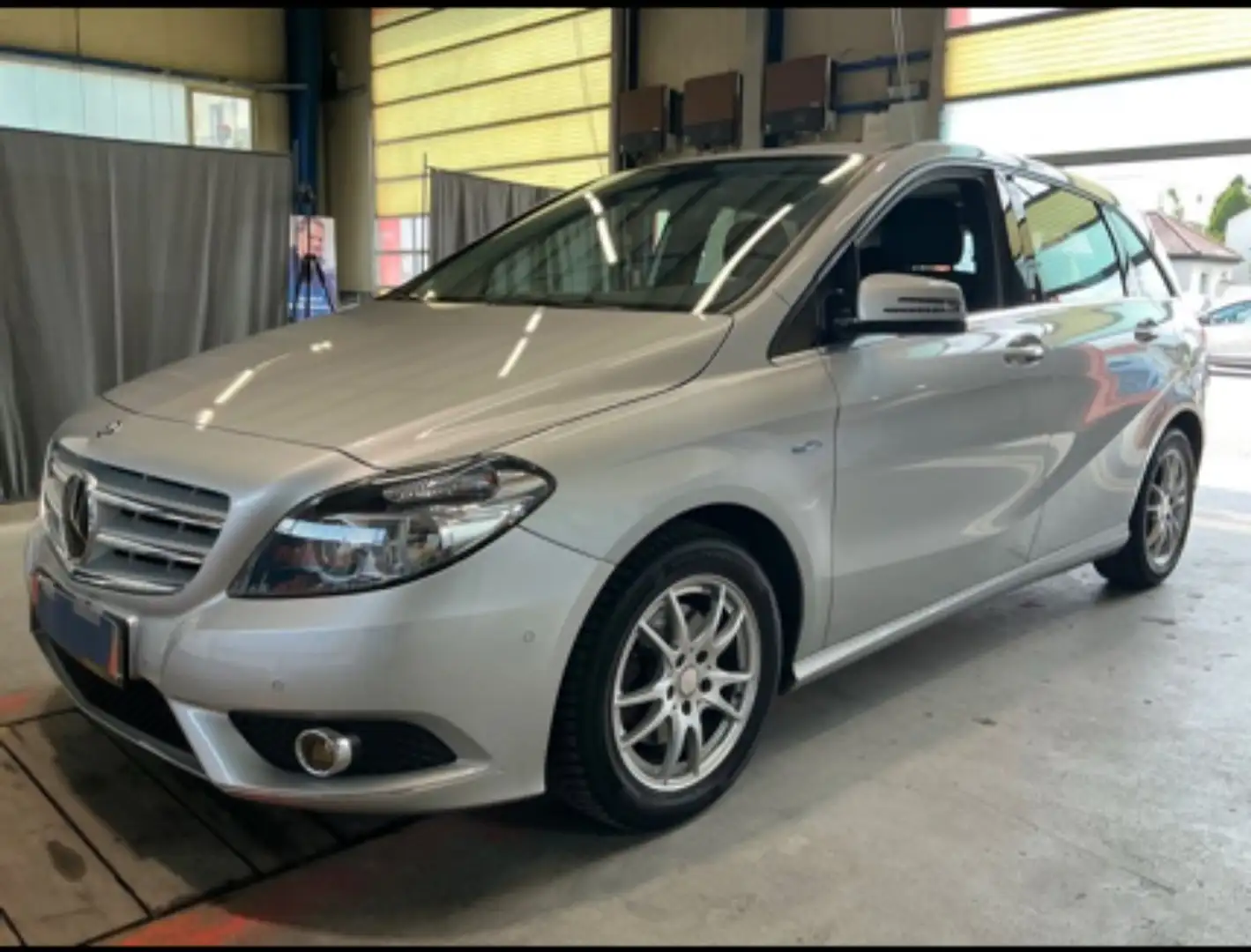 Mercedes-Benz B 200 2 Hand inkl Neu Tüv Gris - 1