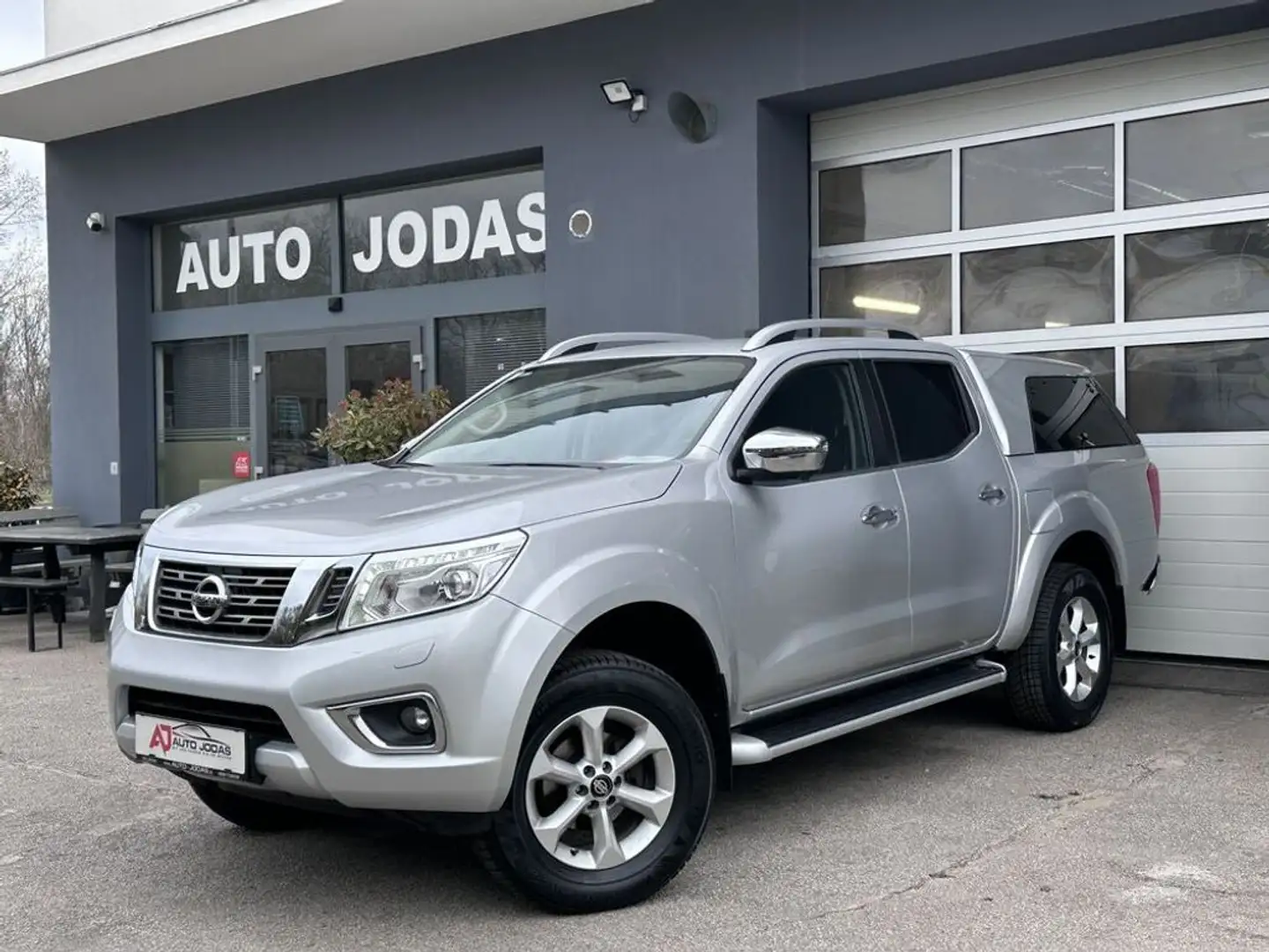 Nissan Navara NP300 N-Connecta DK 4x4 **360°/Keyless-Go** Silber - 2