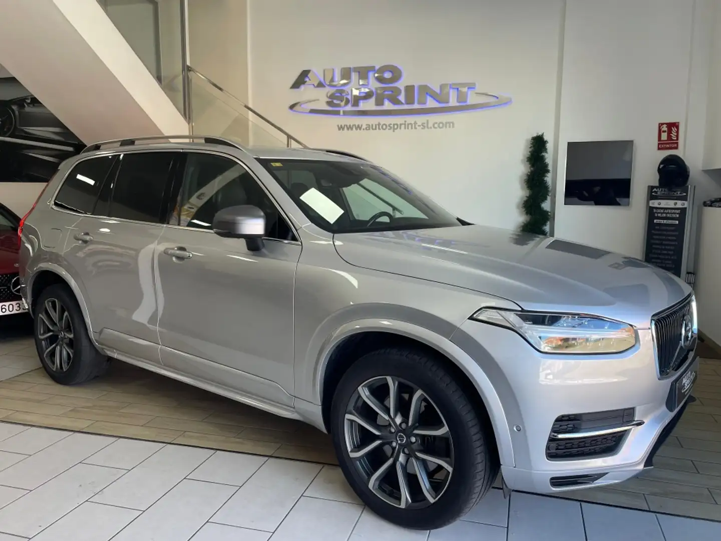 Volvo XC90 D5 R-Design AWD 235 Aut. Gris - 2