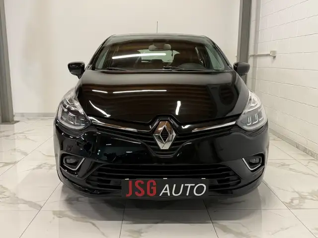 Renault Clio view 2
